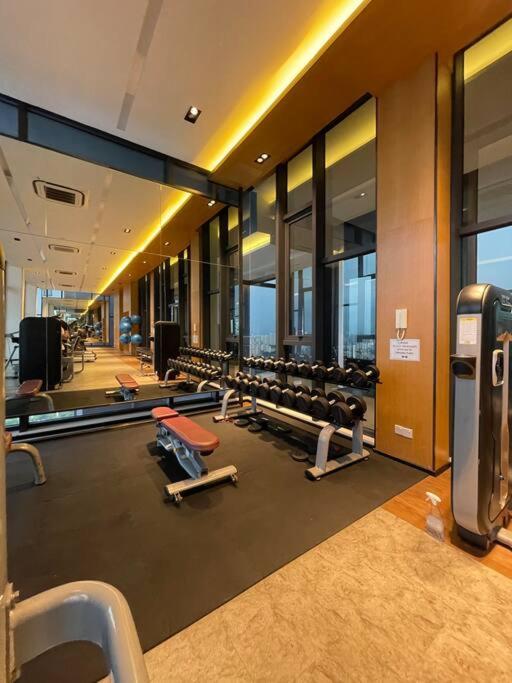 Perfect fully furnished loft for ladies or couples