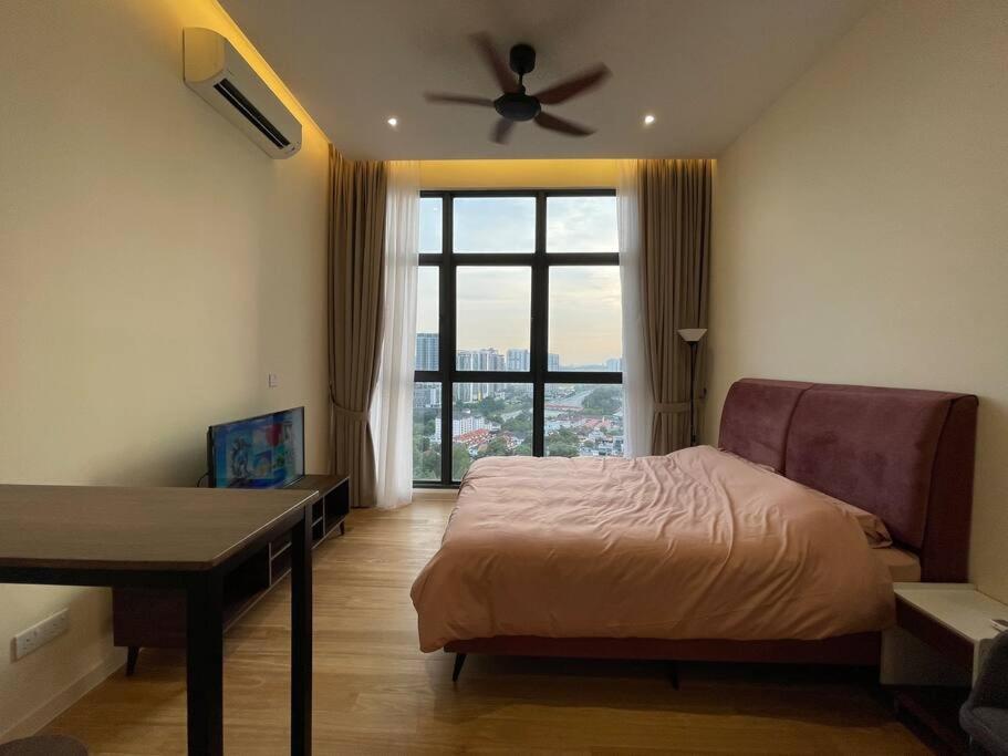 Perfect fully furnished loft for ladies or couples
