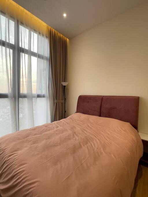 Perfect fully furnished loft for ladies or couples
