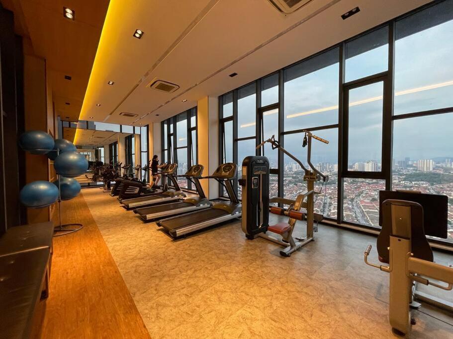 Perfect fully furnished loft for ladies or couples