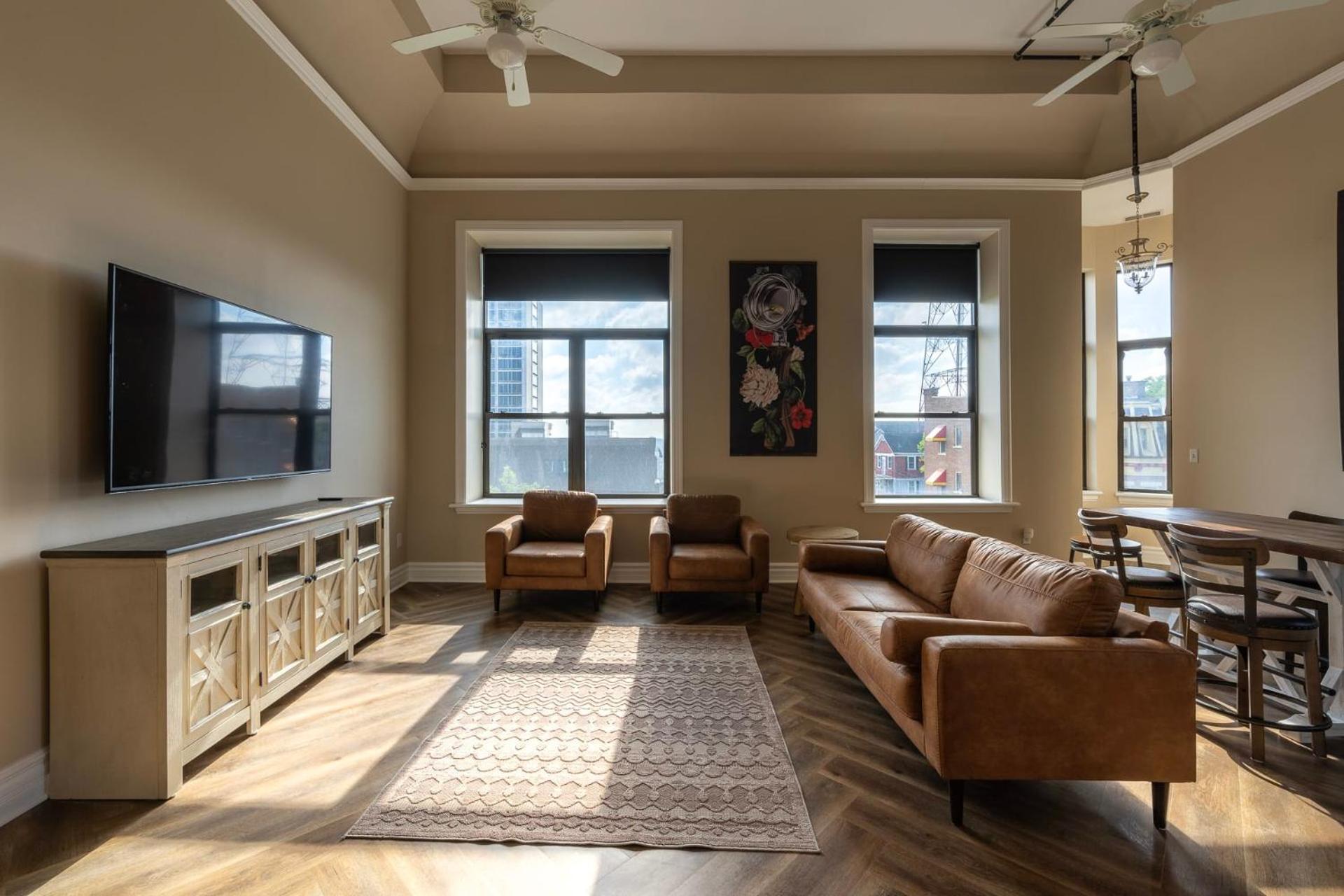 Above Coffee Shop, Cincy Hilltop Apt, City Views! view 5