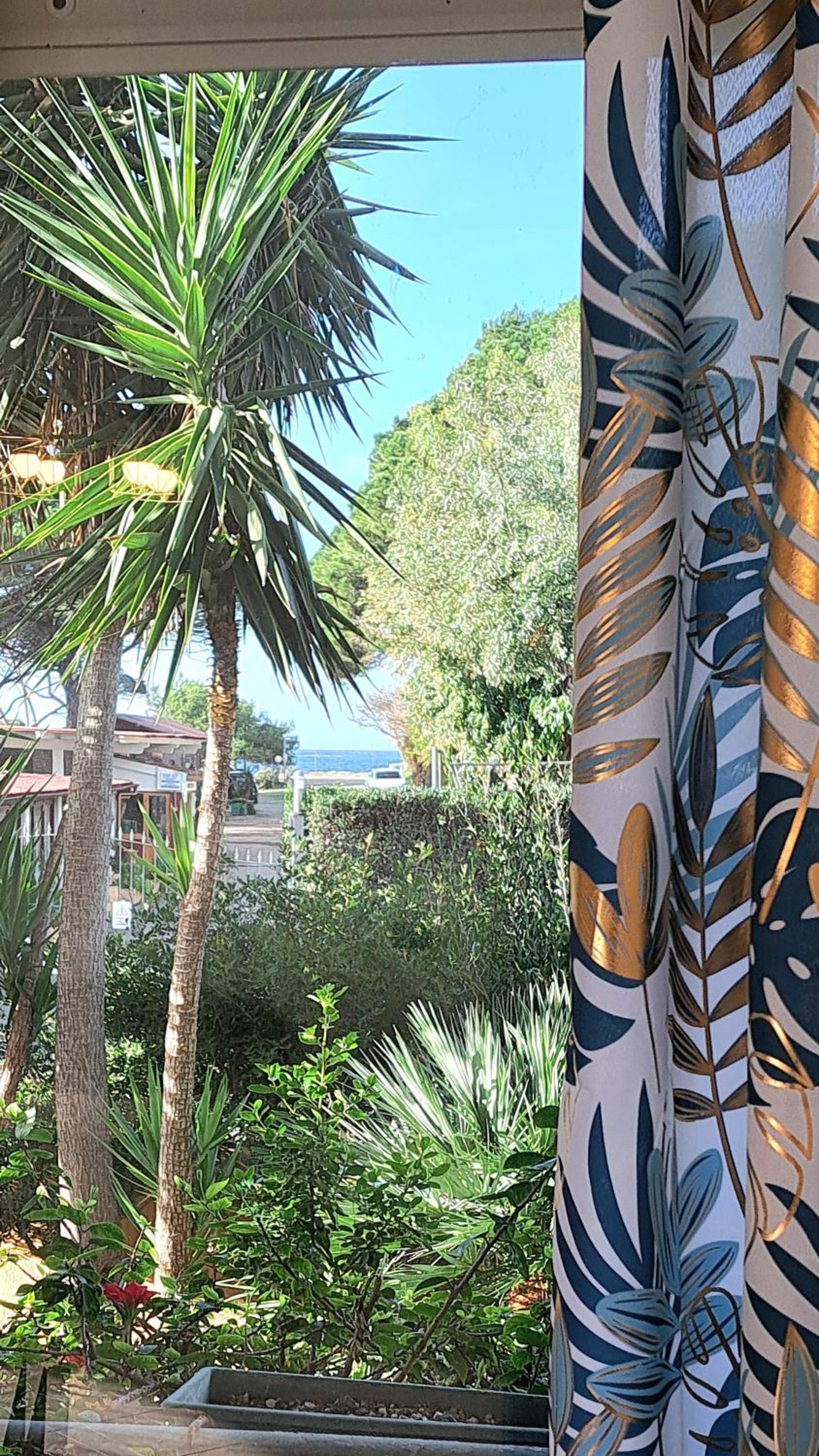 Appartamento fronte mare con giardino e barbeque view 5