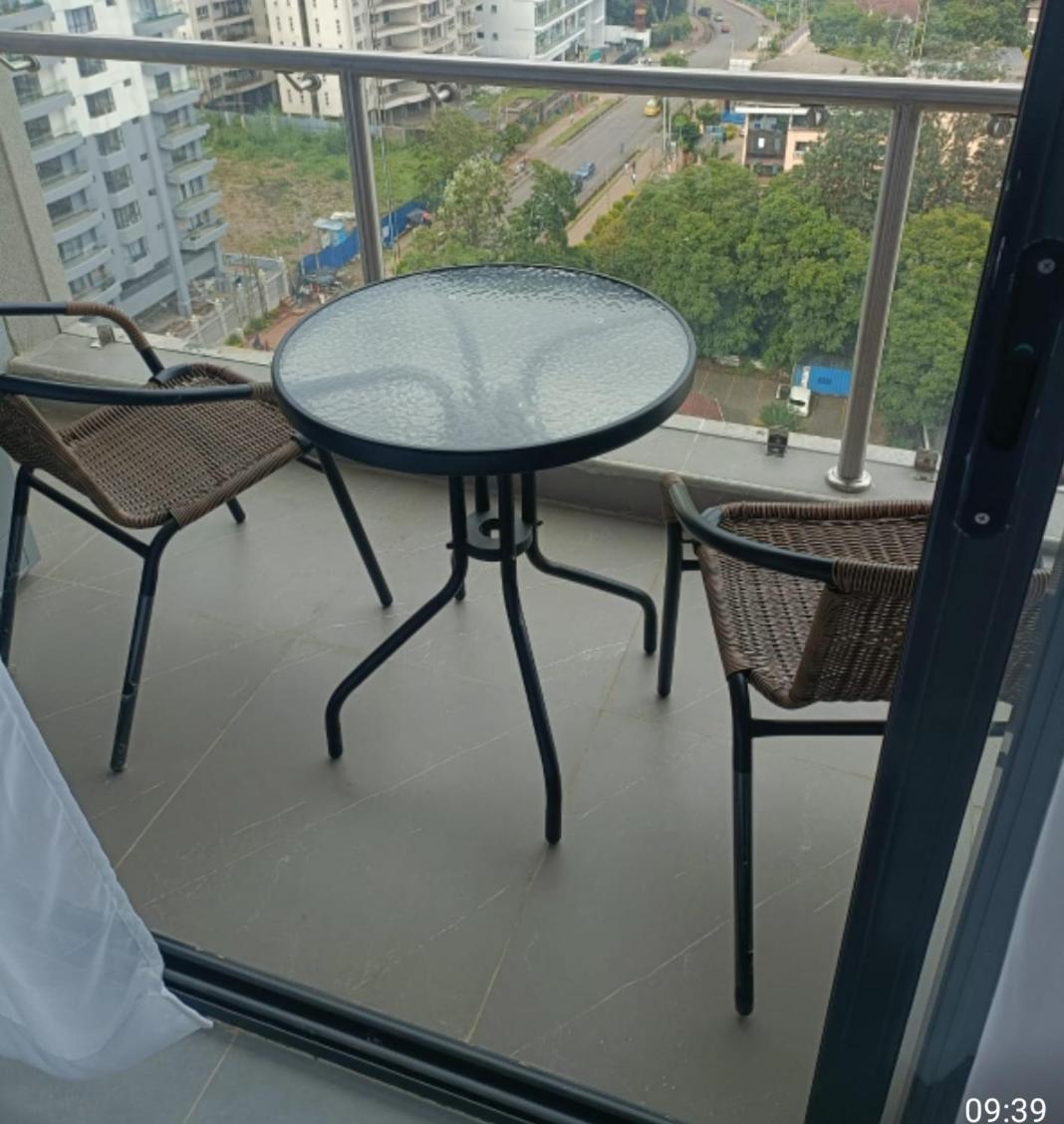 Executive one bed with balcony GYM NETFLIX view 2