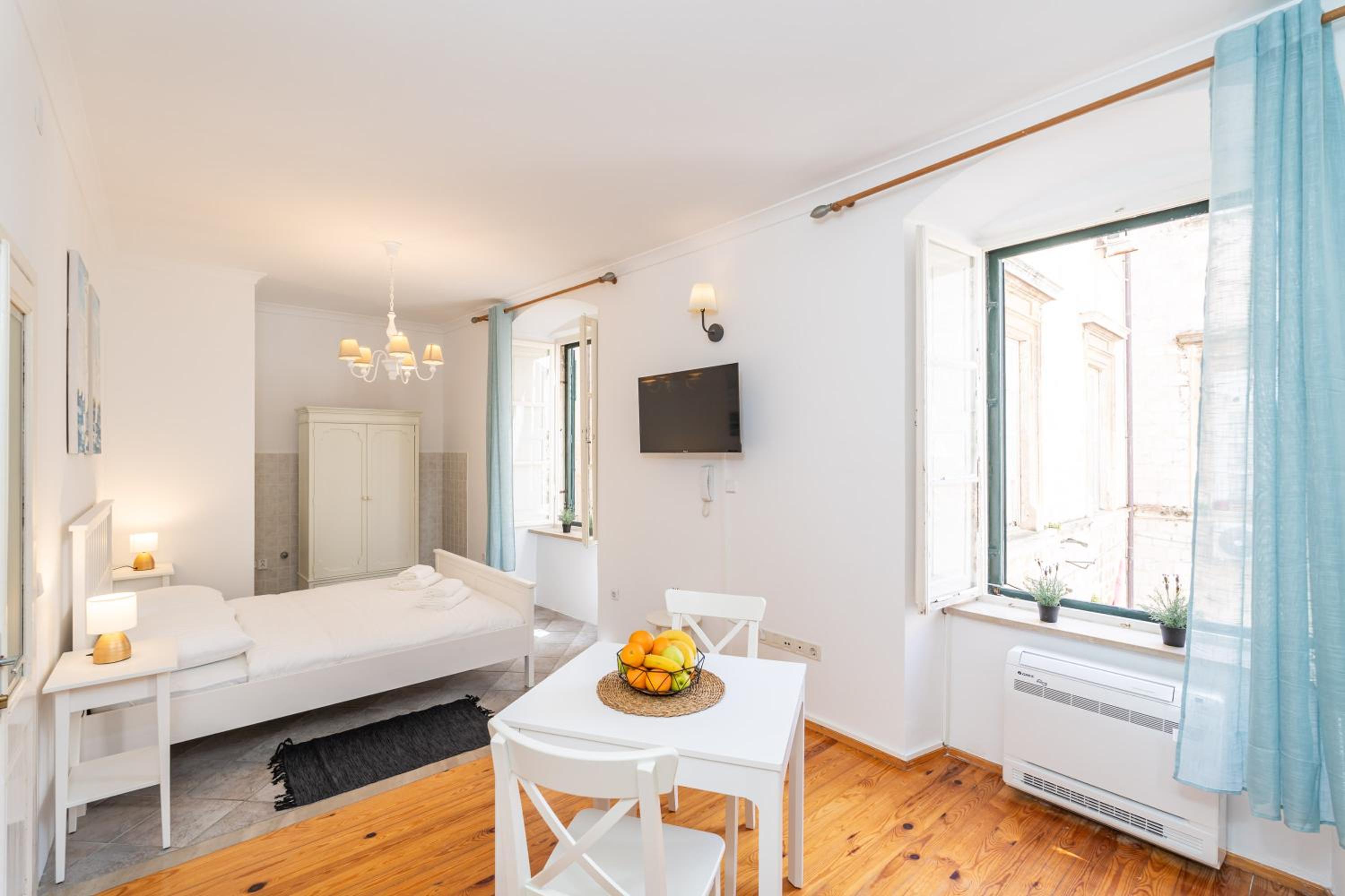 Kenova Apartments Old Town