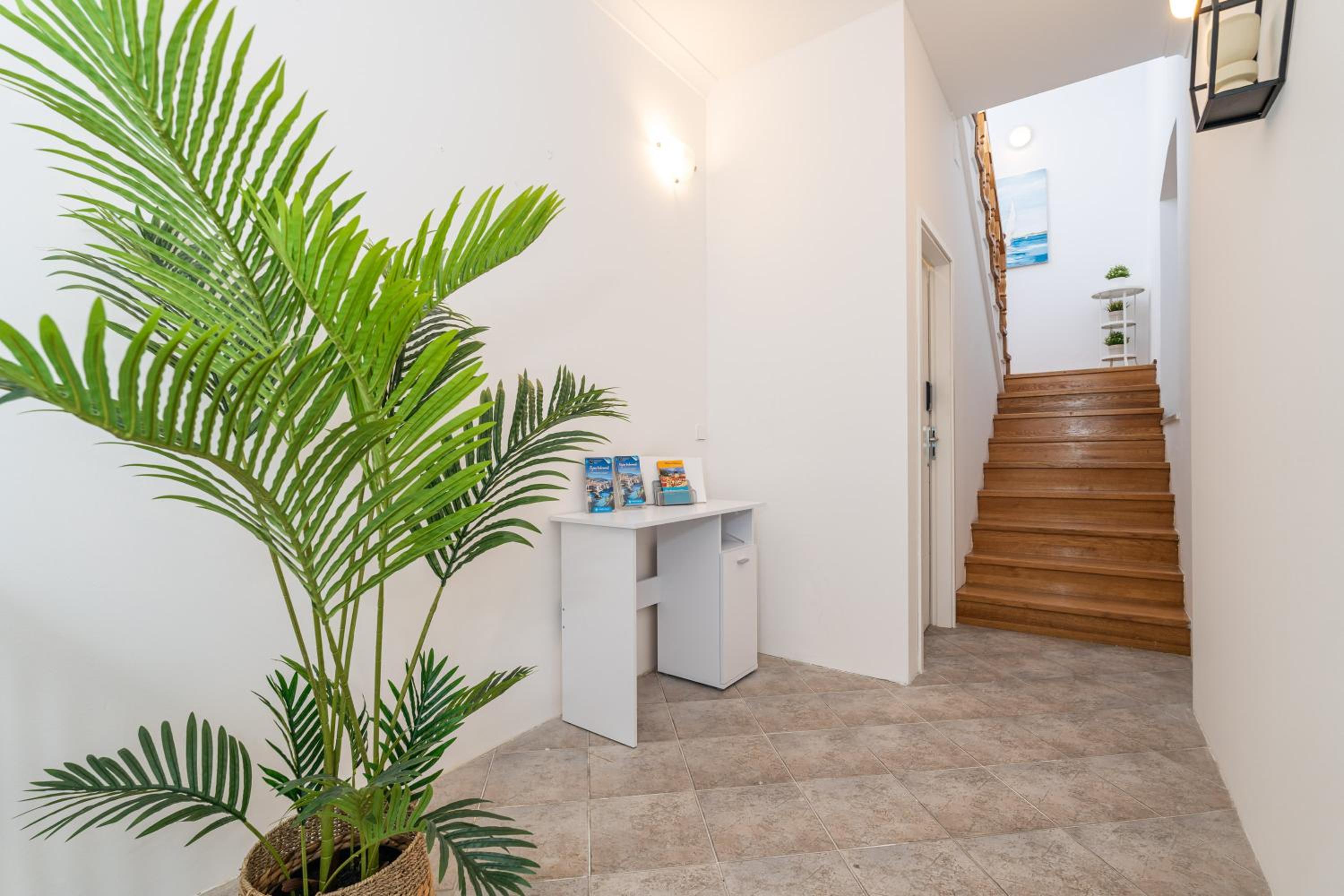 Kenova Apartments Old Town