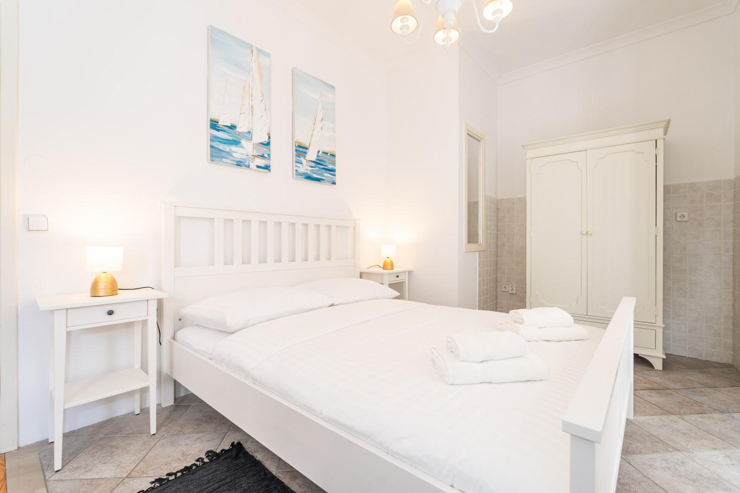 Kenova Apartments Old Town