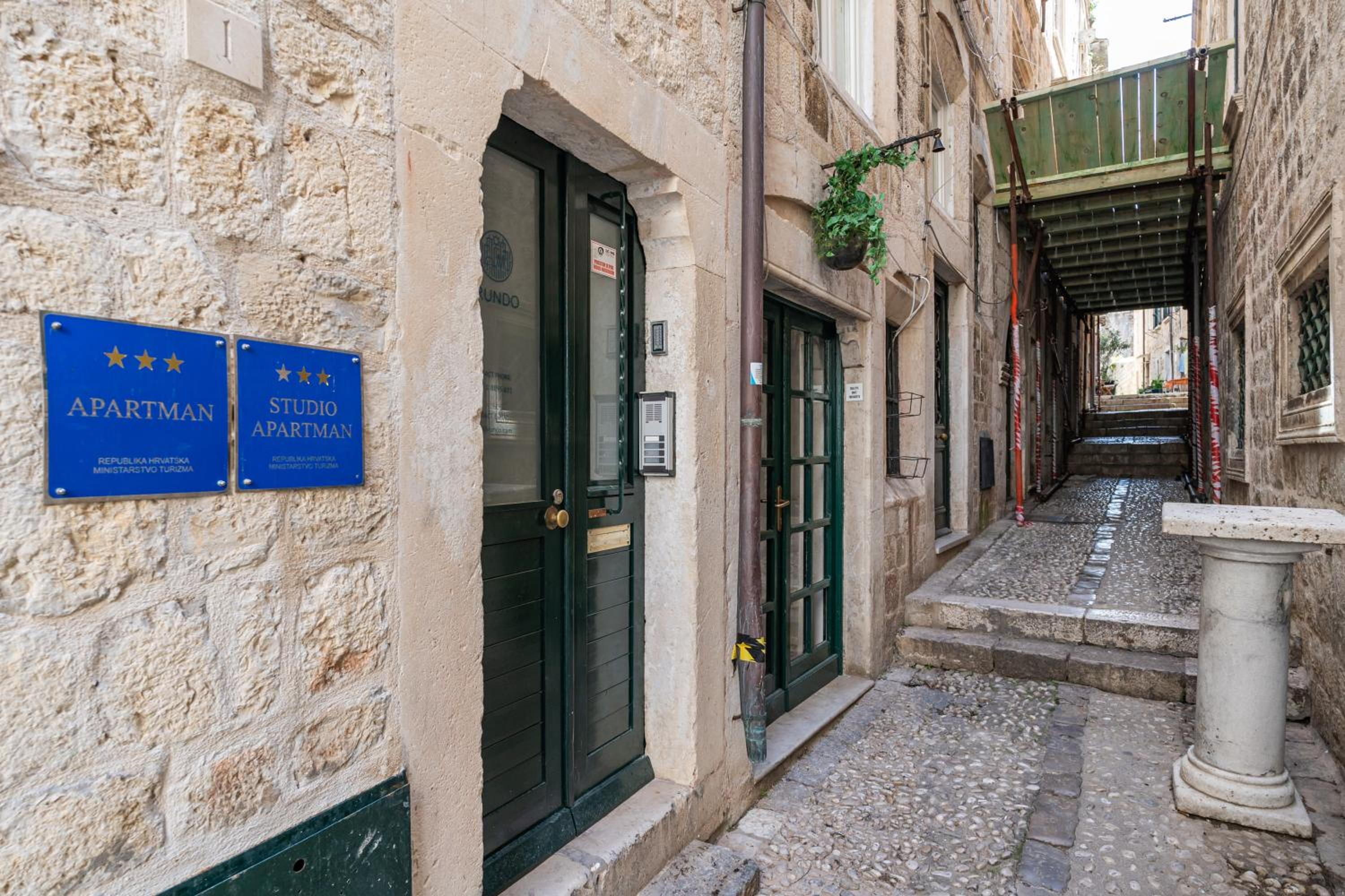 Kenova Apartments Old Town