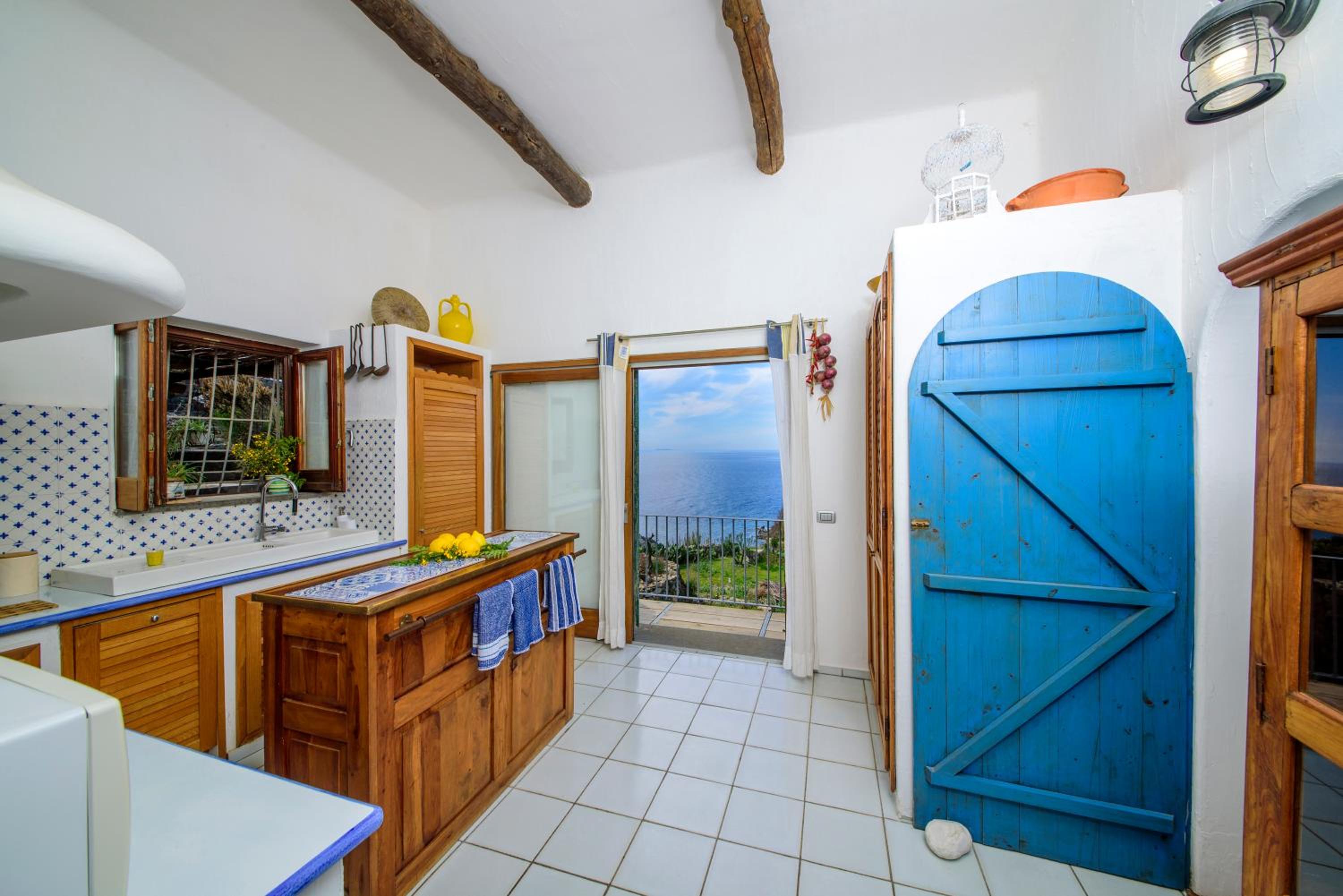 Villa Giò Punta Caruso view 3