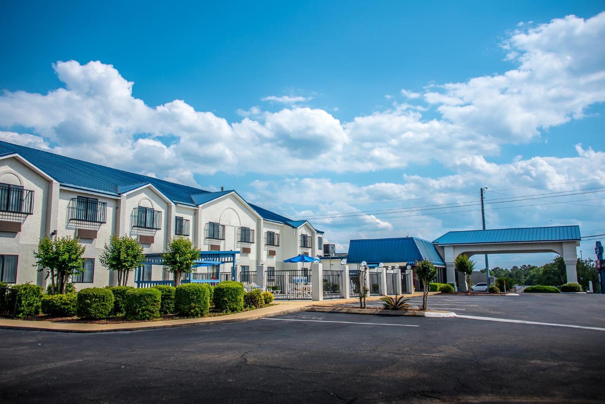 Days Inn by Wyndham Troy view 3