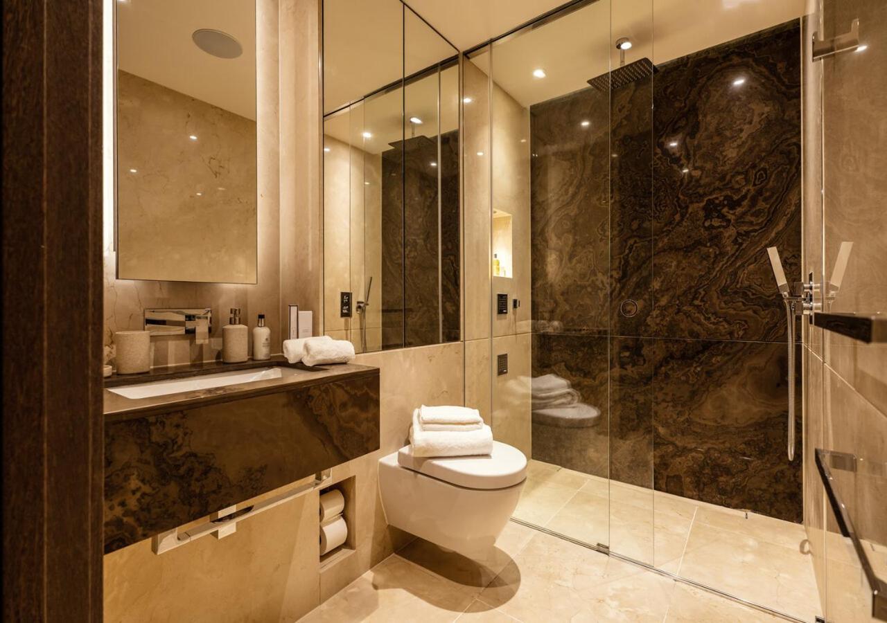Luxury Riverside Residence
