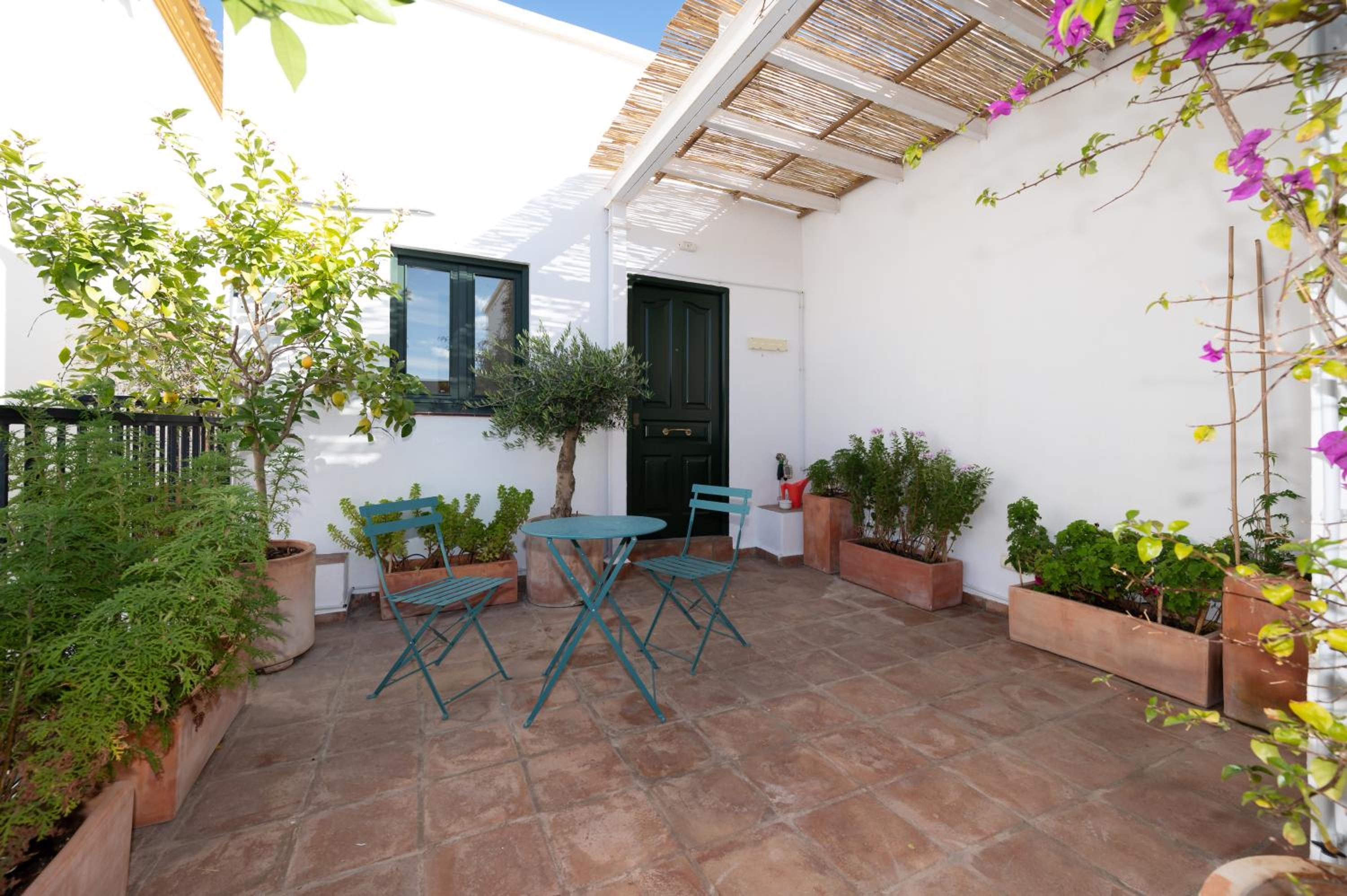 Lovely house in peaceful courtyard