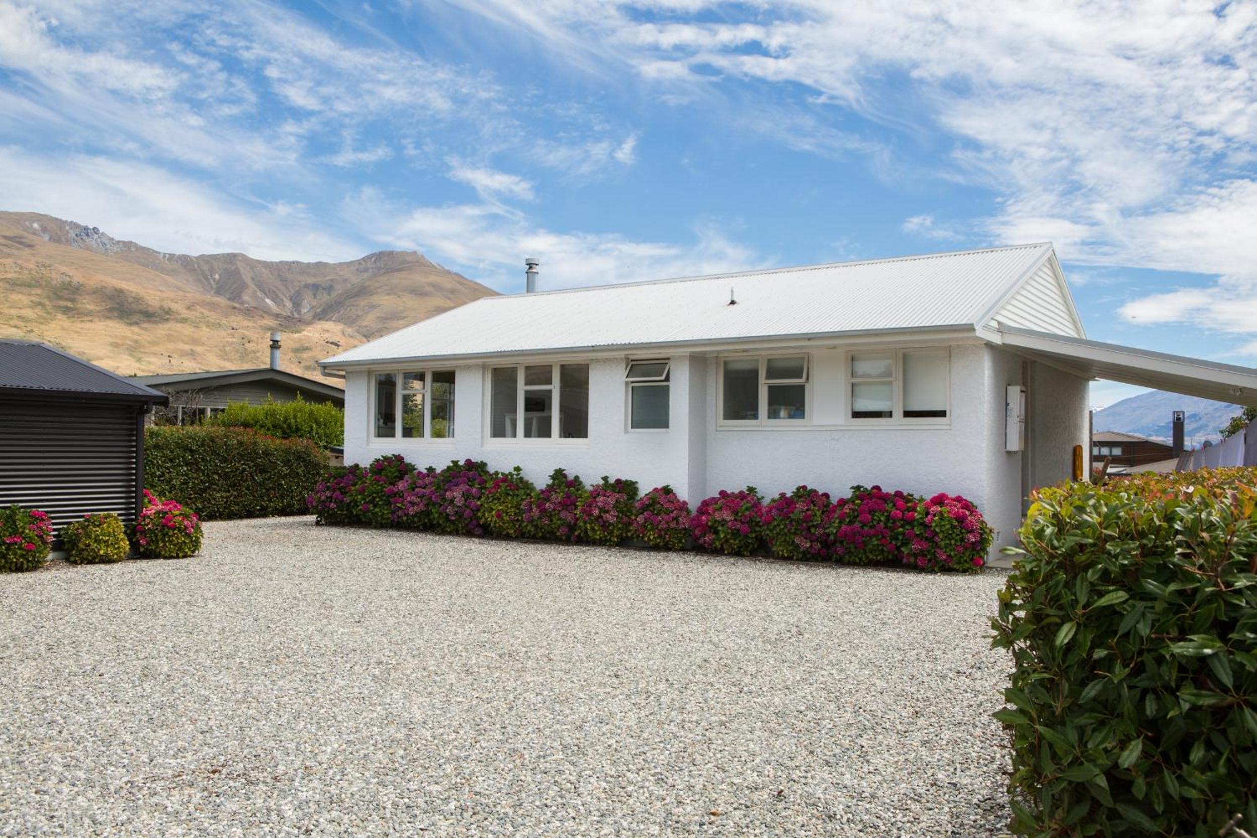 The Rabbit Warren - Wanaka Holiday Home view 2