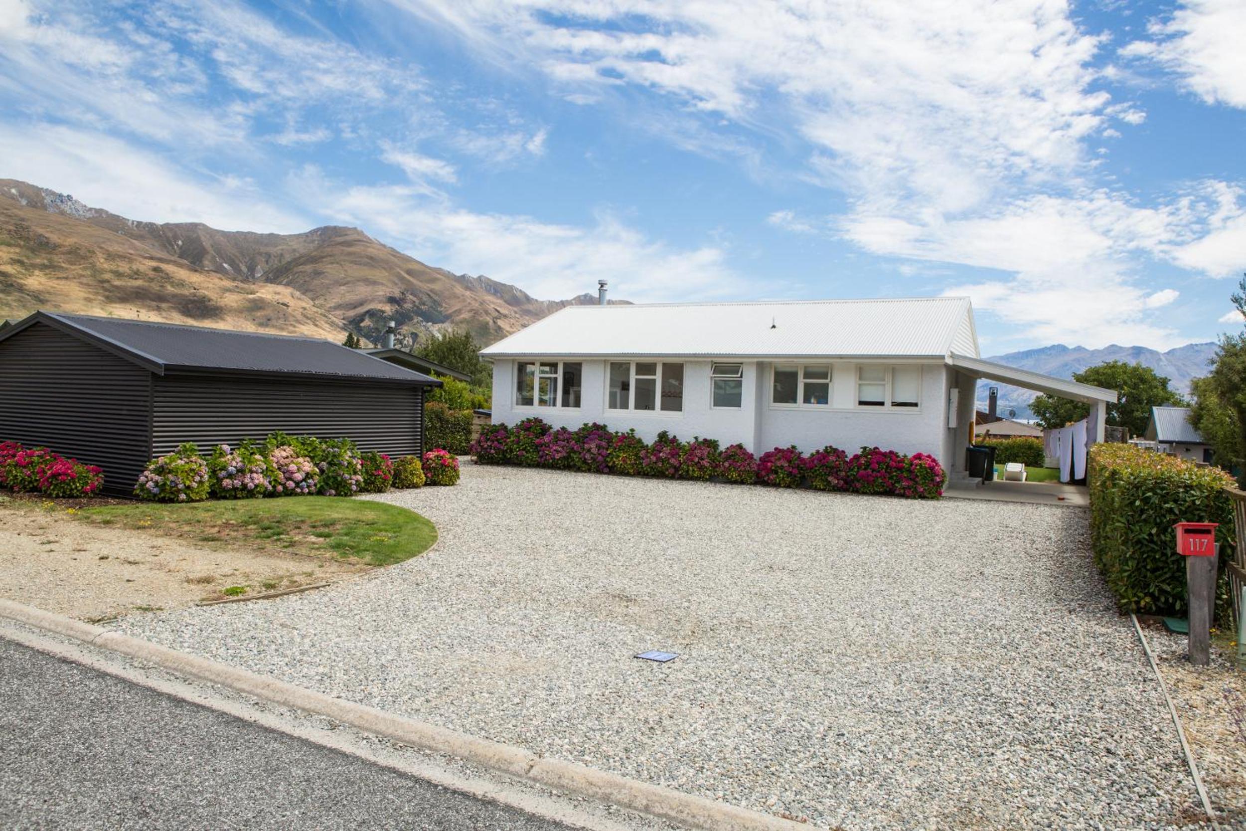 The Rabbit Warren - Wanaka Holiday Home view 3