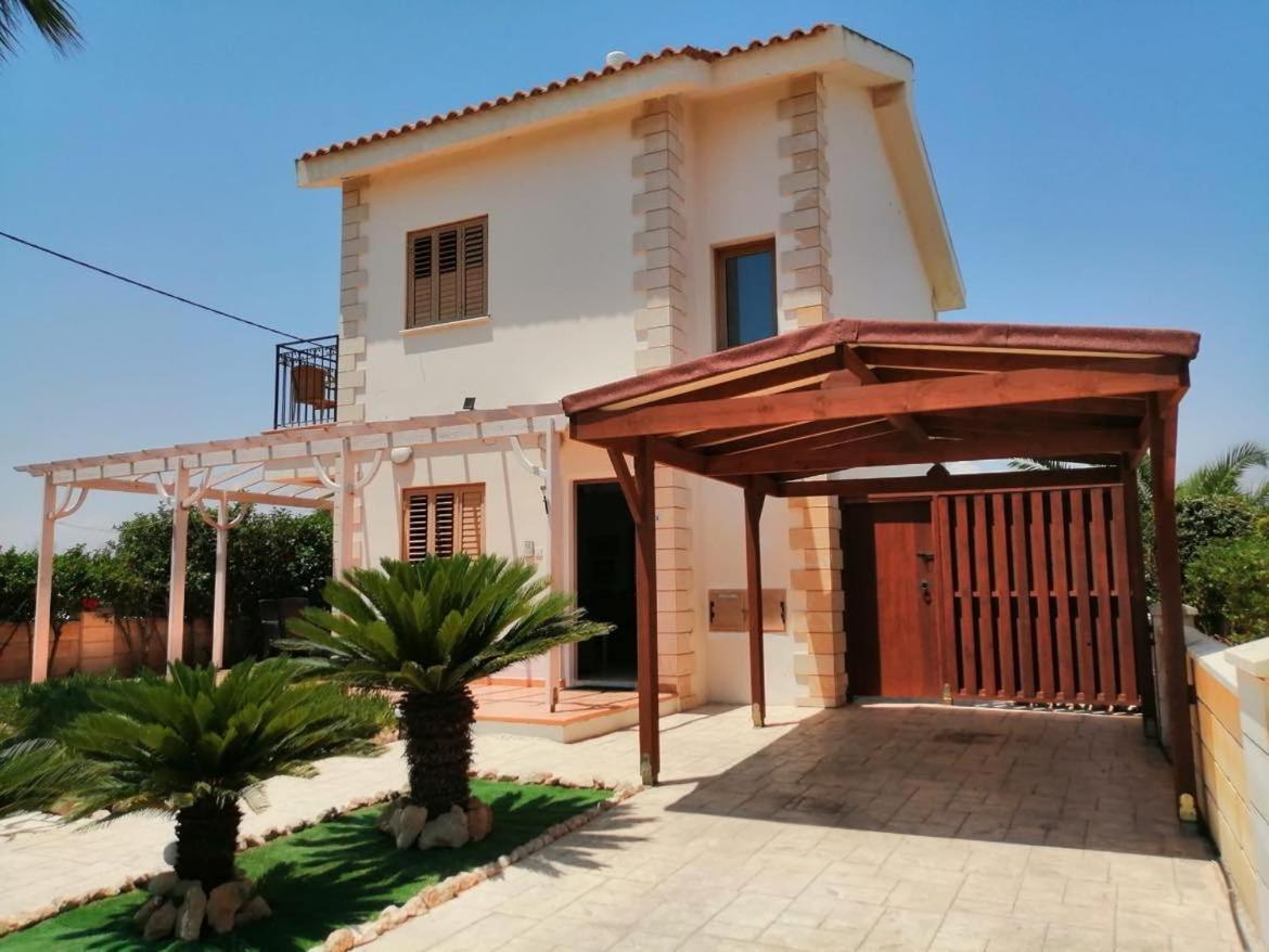 Villa Elena Gardens