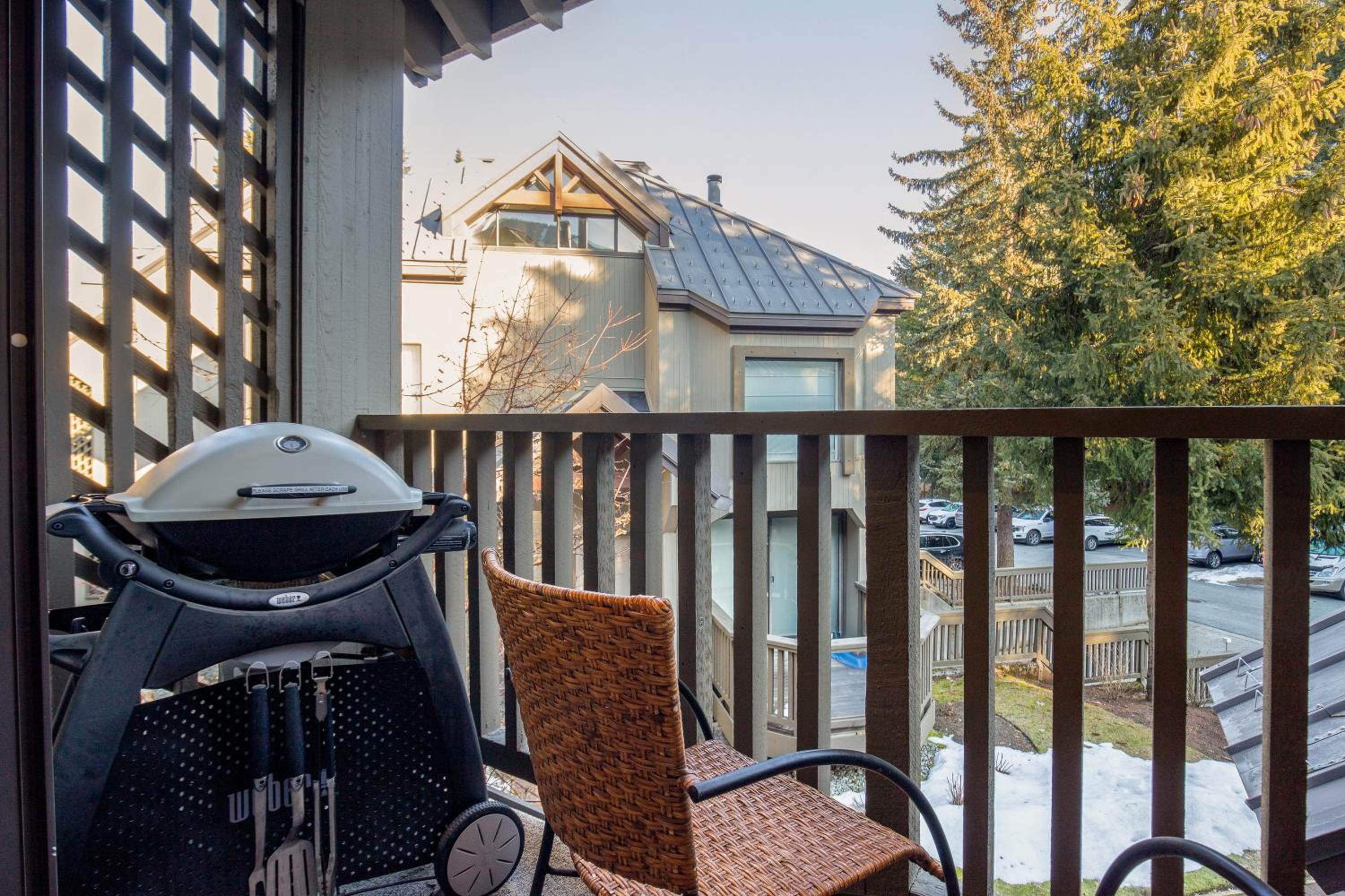 1BR plus Two Dens in The Gables, Epic Location Near Gondolas, Private Balcony, Fireplace, Parking