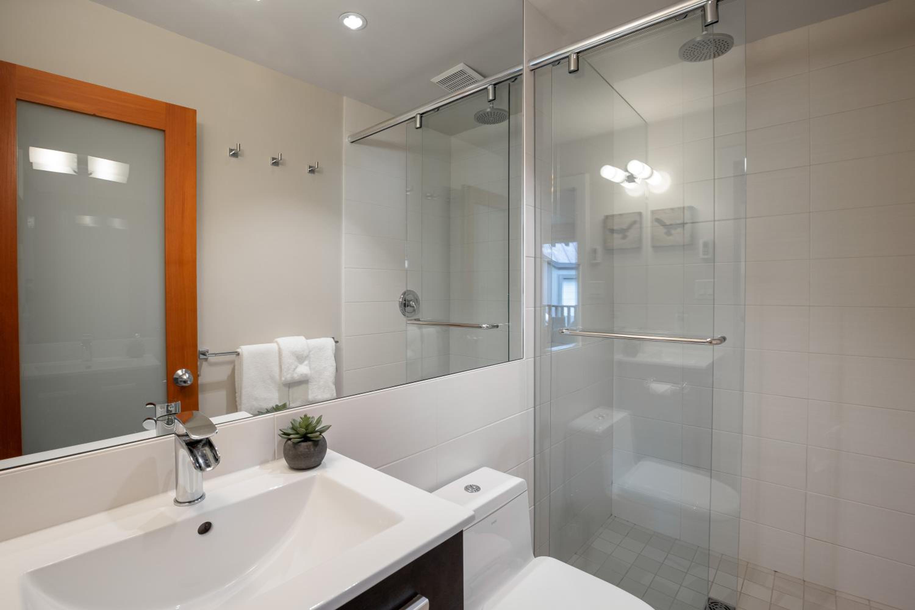 1BR plus Two Dens in The Gables, Epic Location Near Gondolas, Private Balcony, Fireplace, Parking