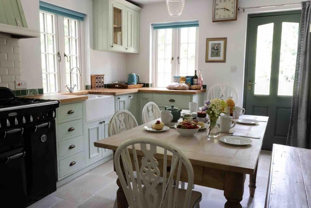 The Cottage, Marlow