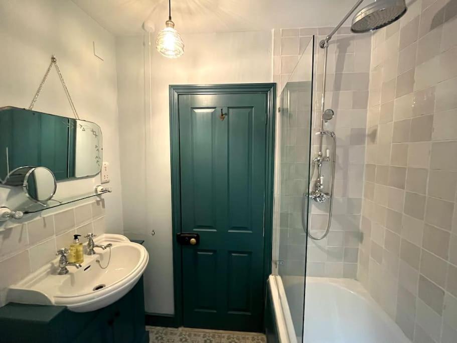 The Cottage, Marlow