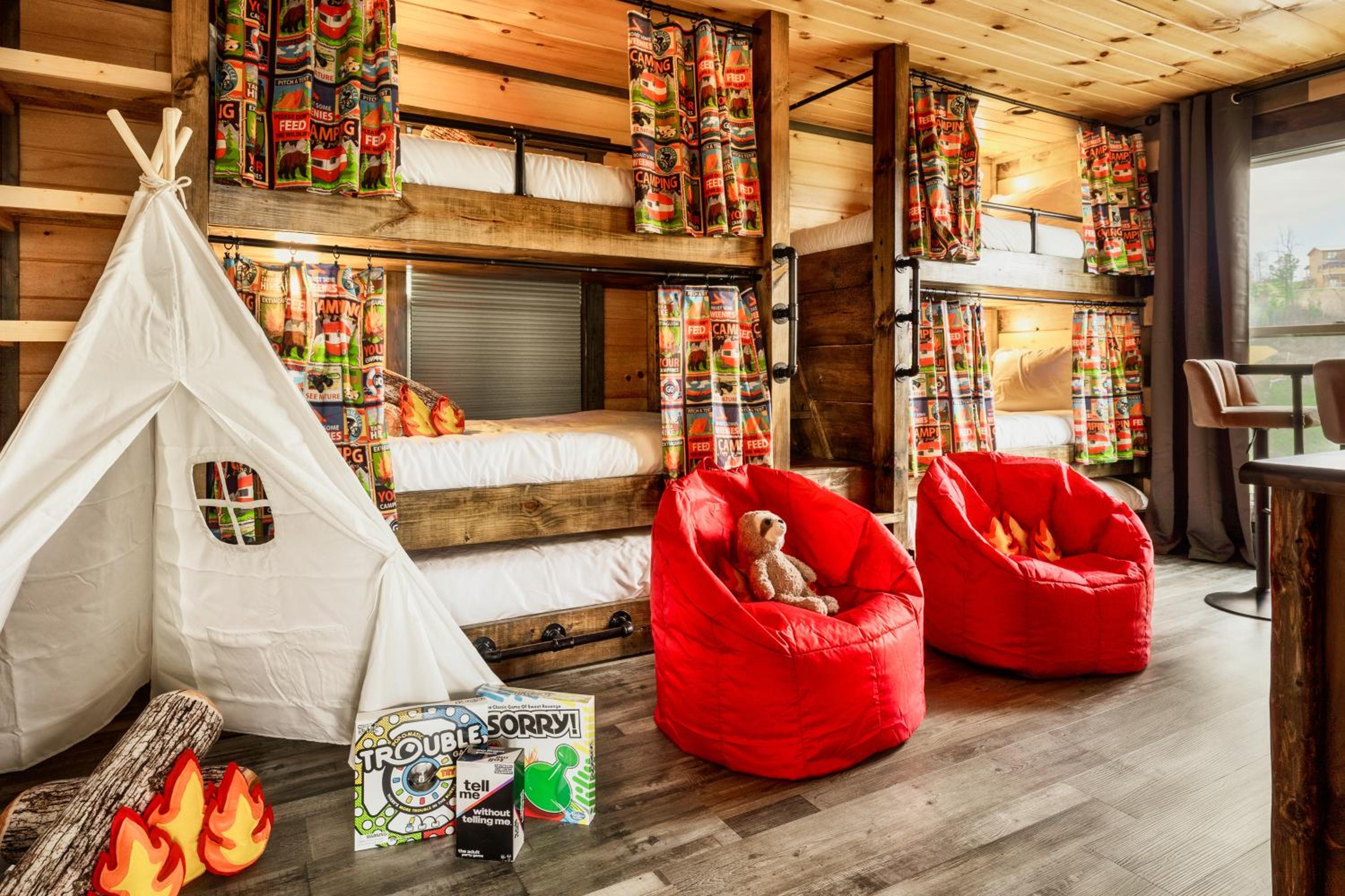 Mountainscape - Brand New Cabin w Views - HotTub - FireTable - PS5 - PoolTable - 3 Pools view 5