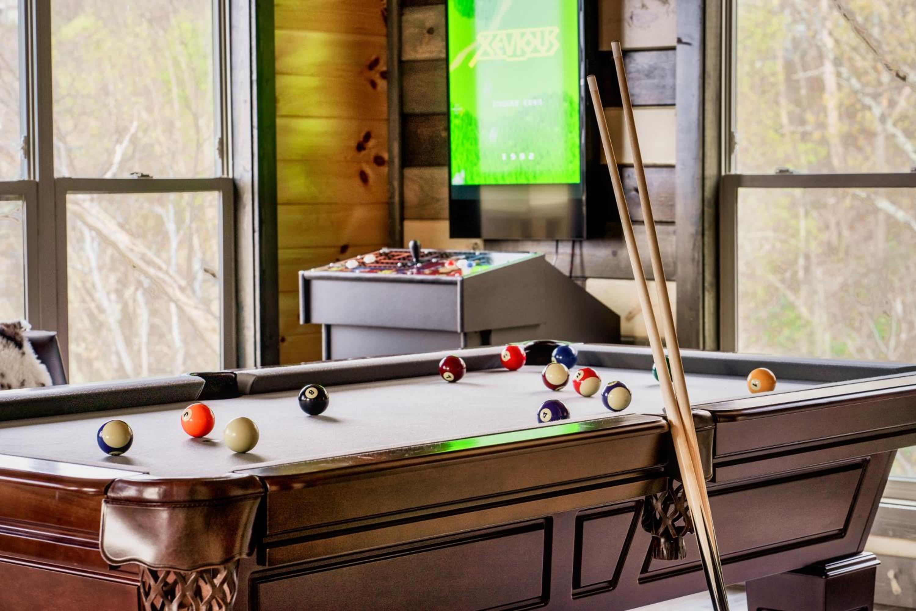 Mountainscape - Brand New Cabin w Views - HotTub - FireTable - PS5 - PoolTable - 3 Pools view 3