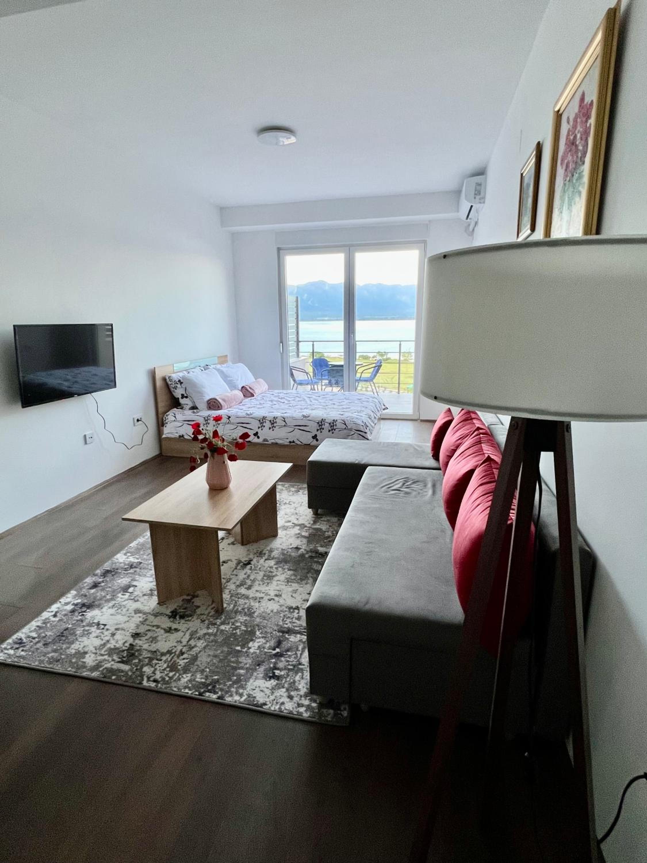 Lakeview Apartments Dimi view 4