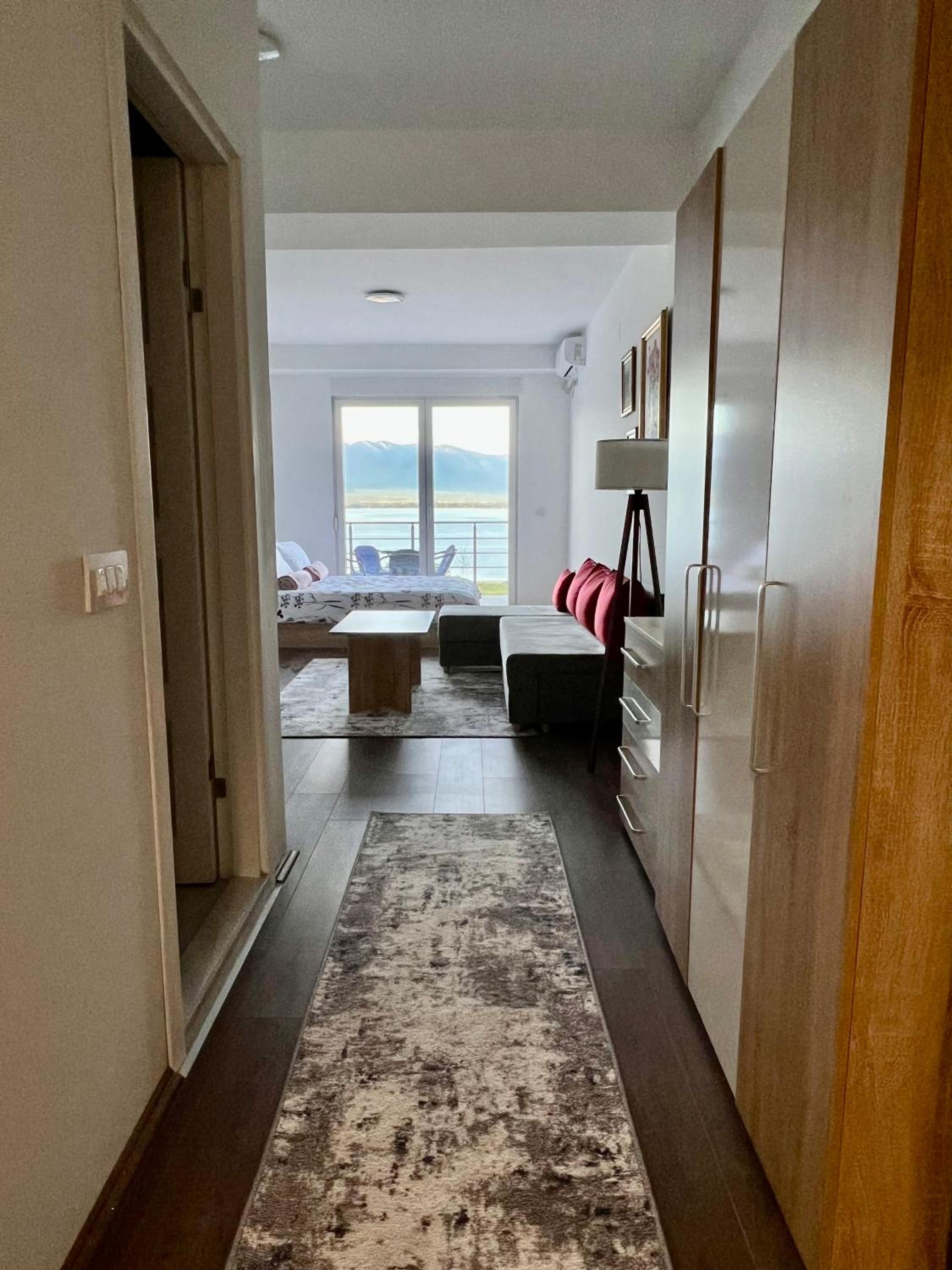 Lakeview Apartments Dimi view 5