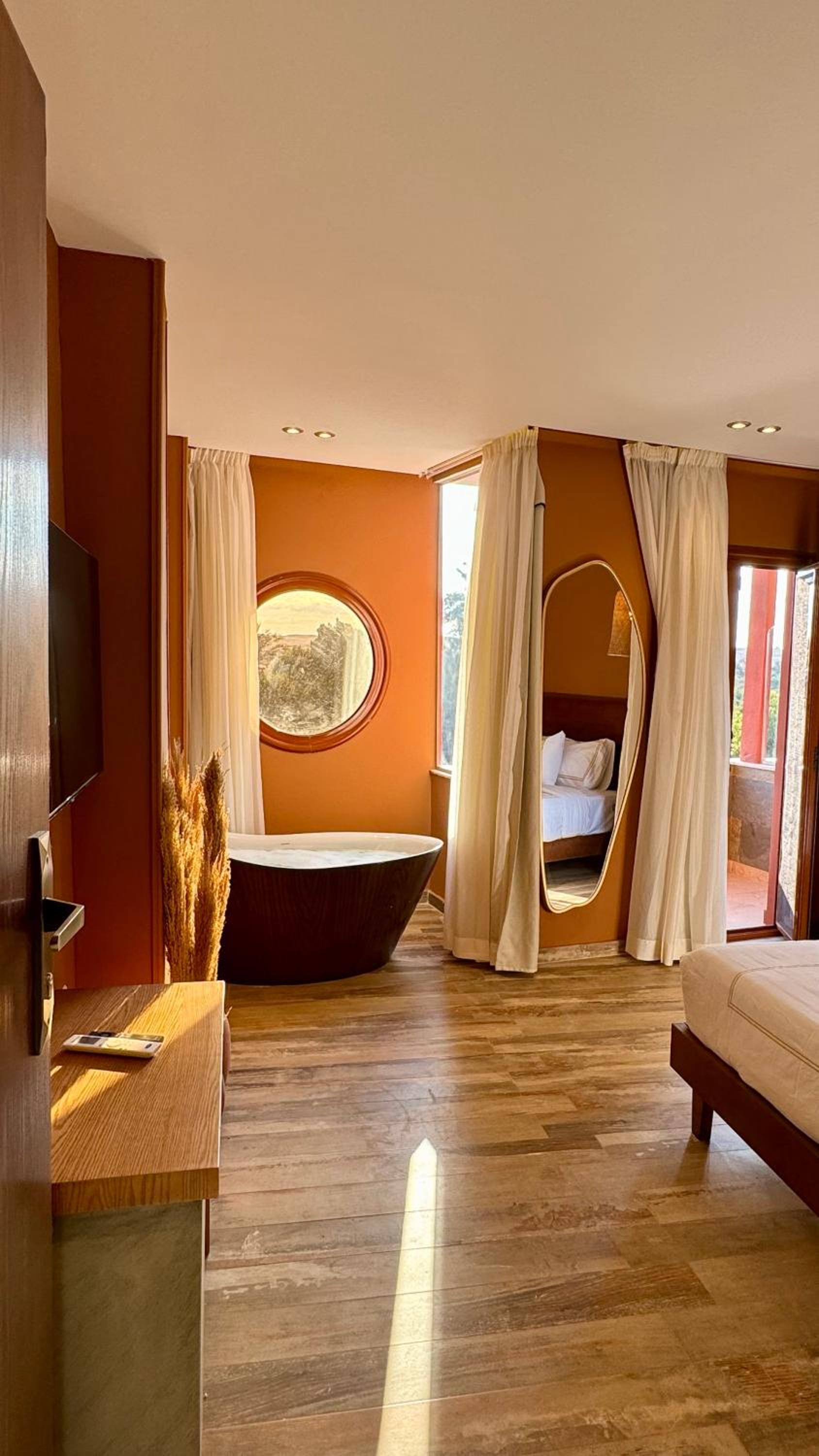 Almas Pyramids View Hotel