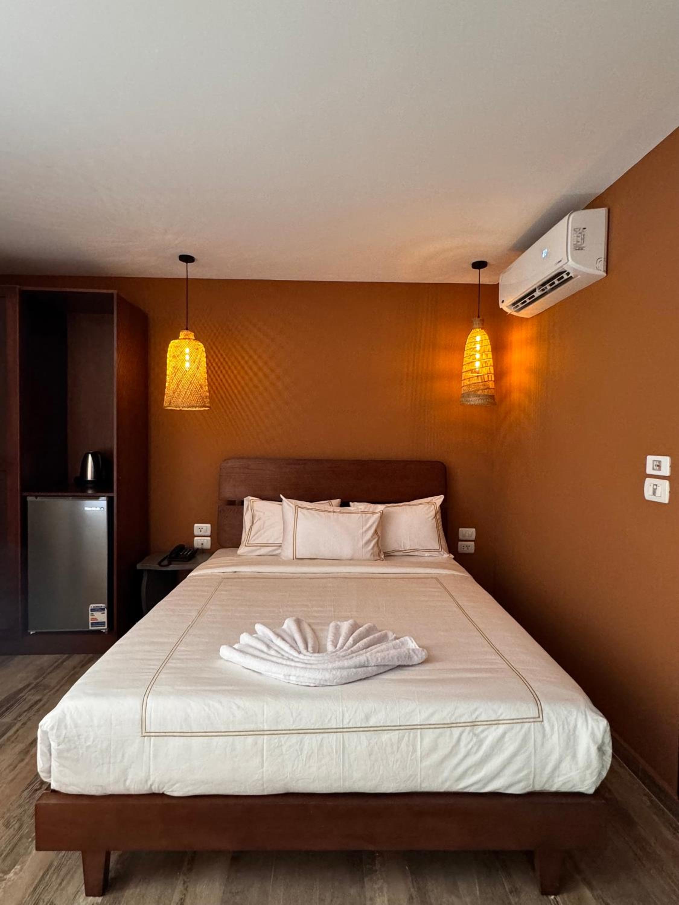 Almas Pyramids View Hotel