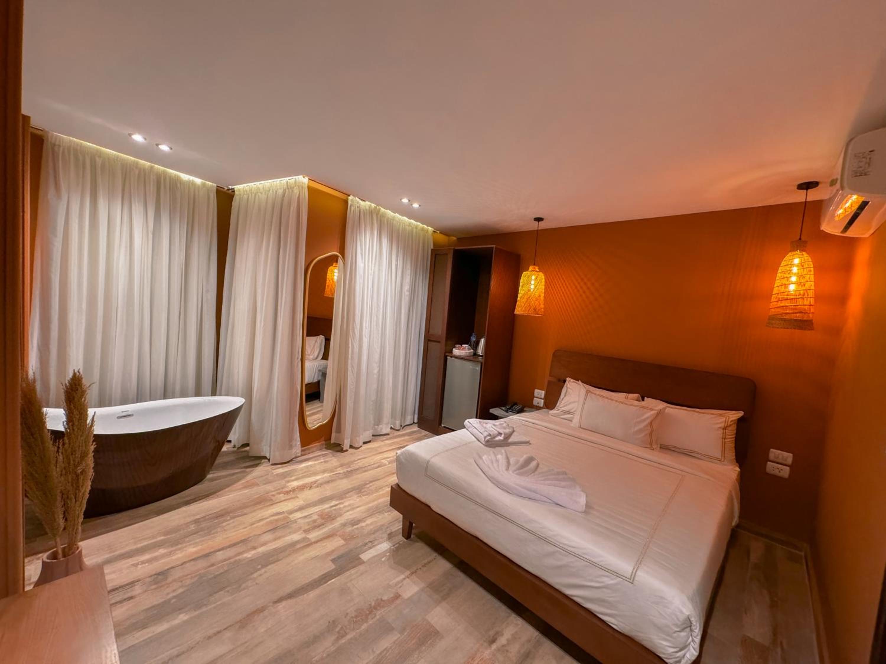 Almas Pyramids View Hotel