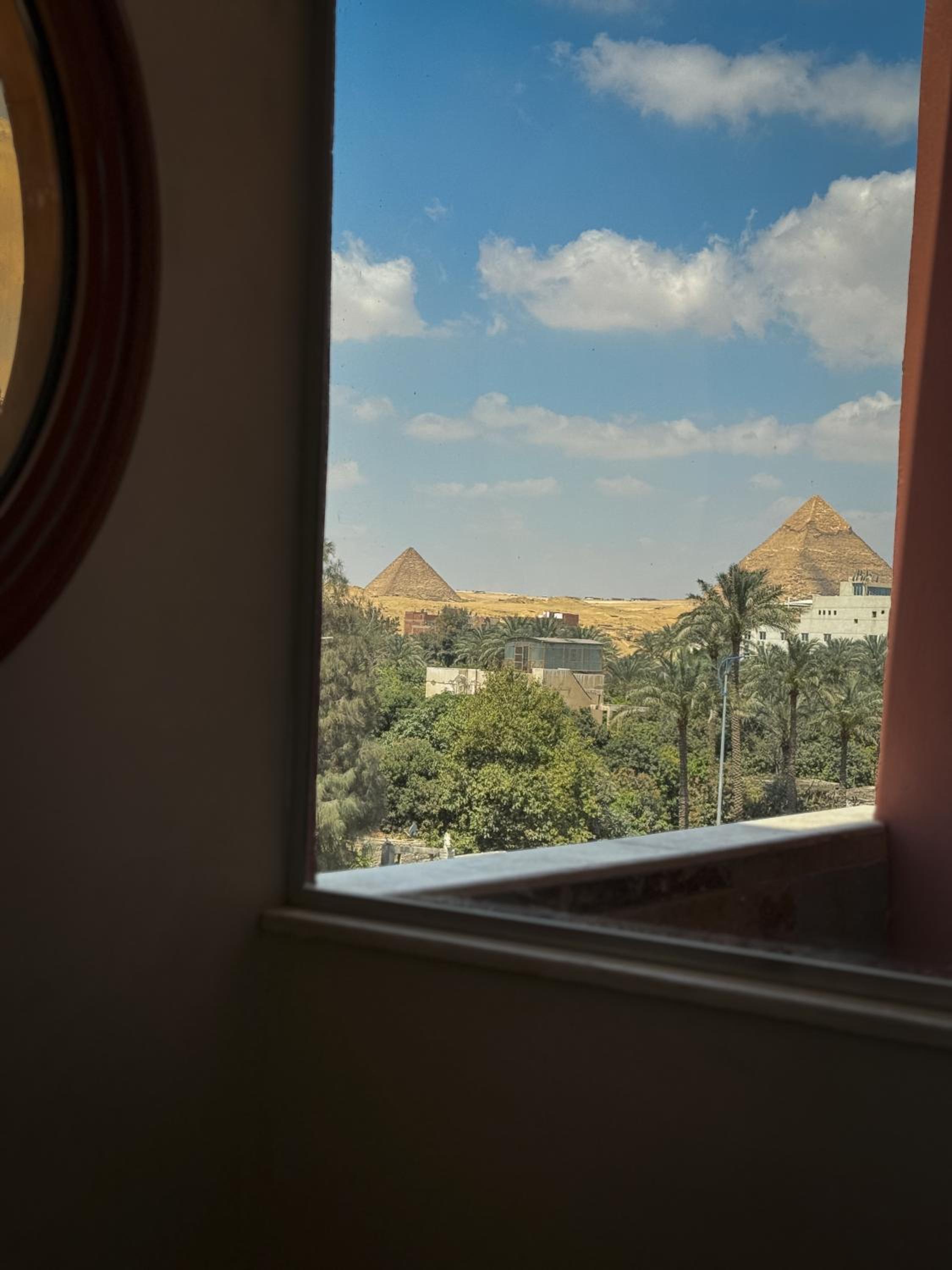 Almas Pyramids View Hotel