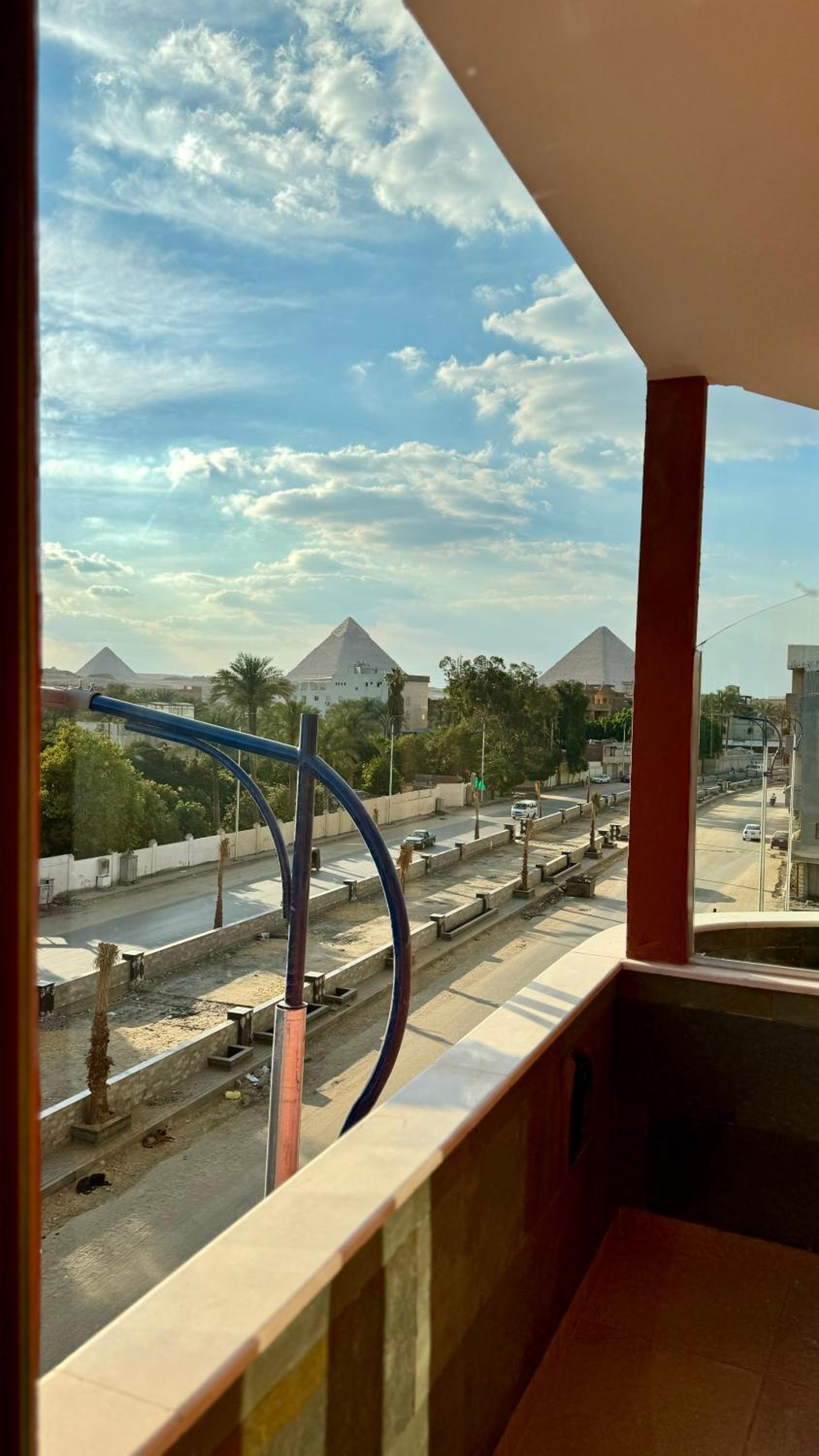 Almas Pyramids View Hotel