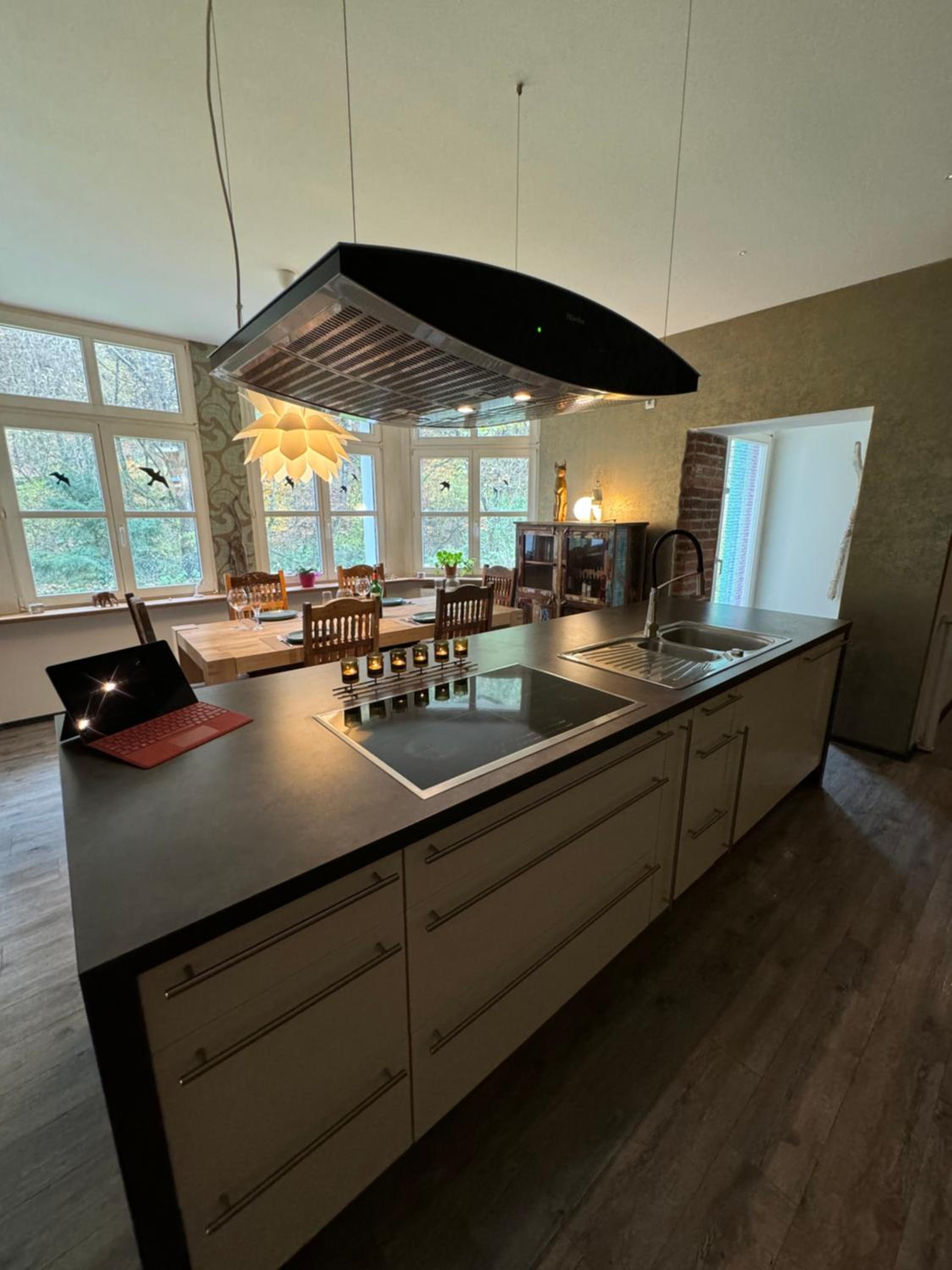 Klimaanlage, 5 Sterne Bahnhoftraum, 200qm Appartement 