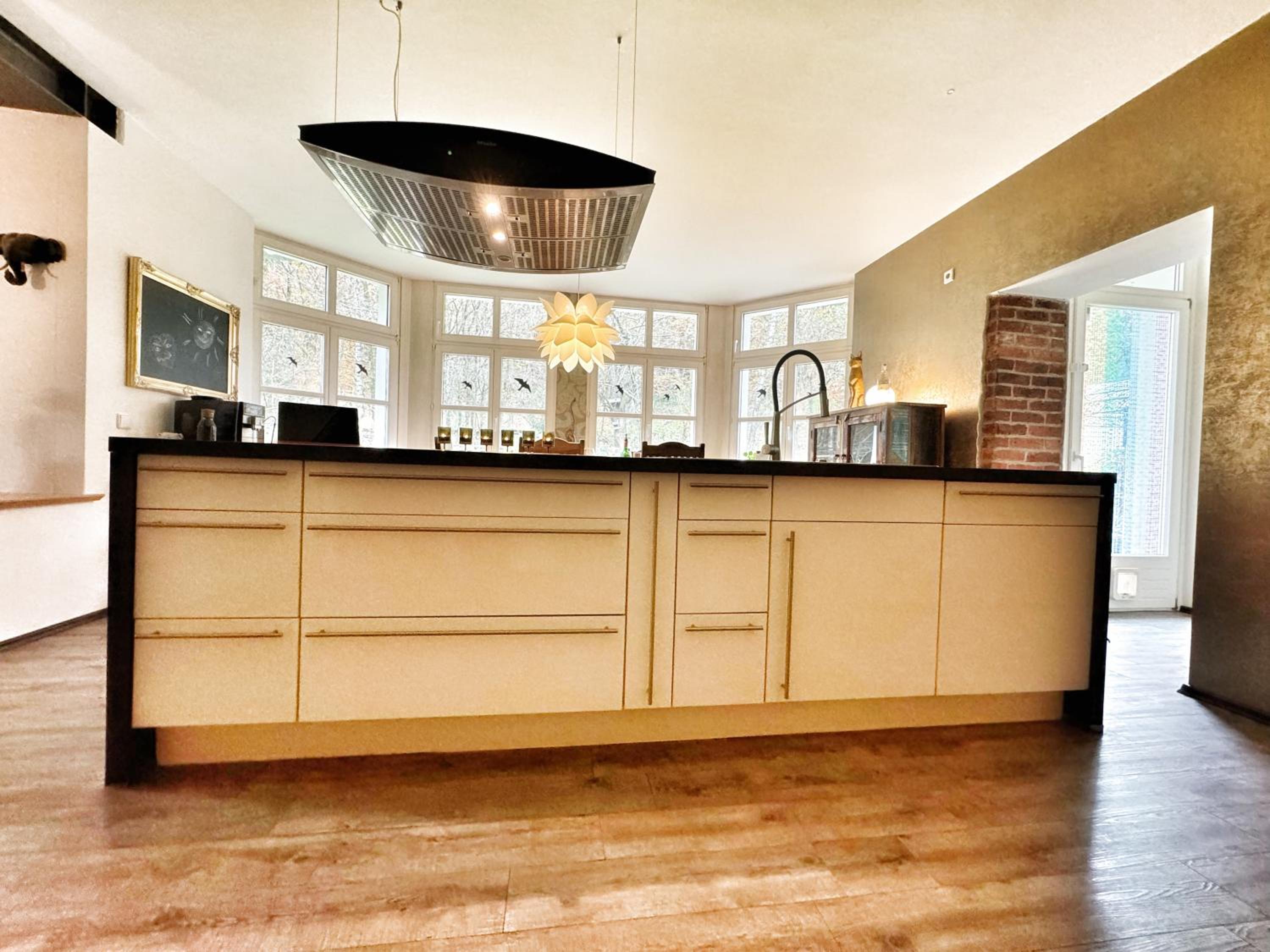 Klimaanlage, 5 Sterne Bahnhoftraum, 200qm Appartement 