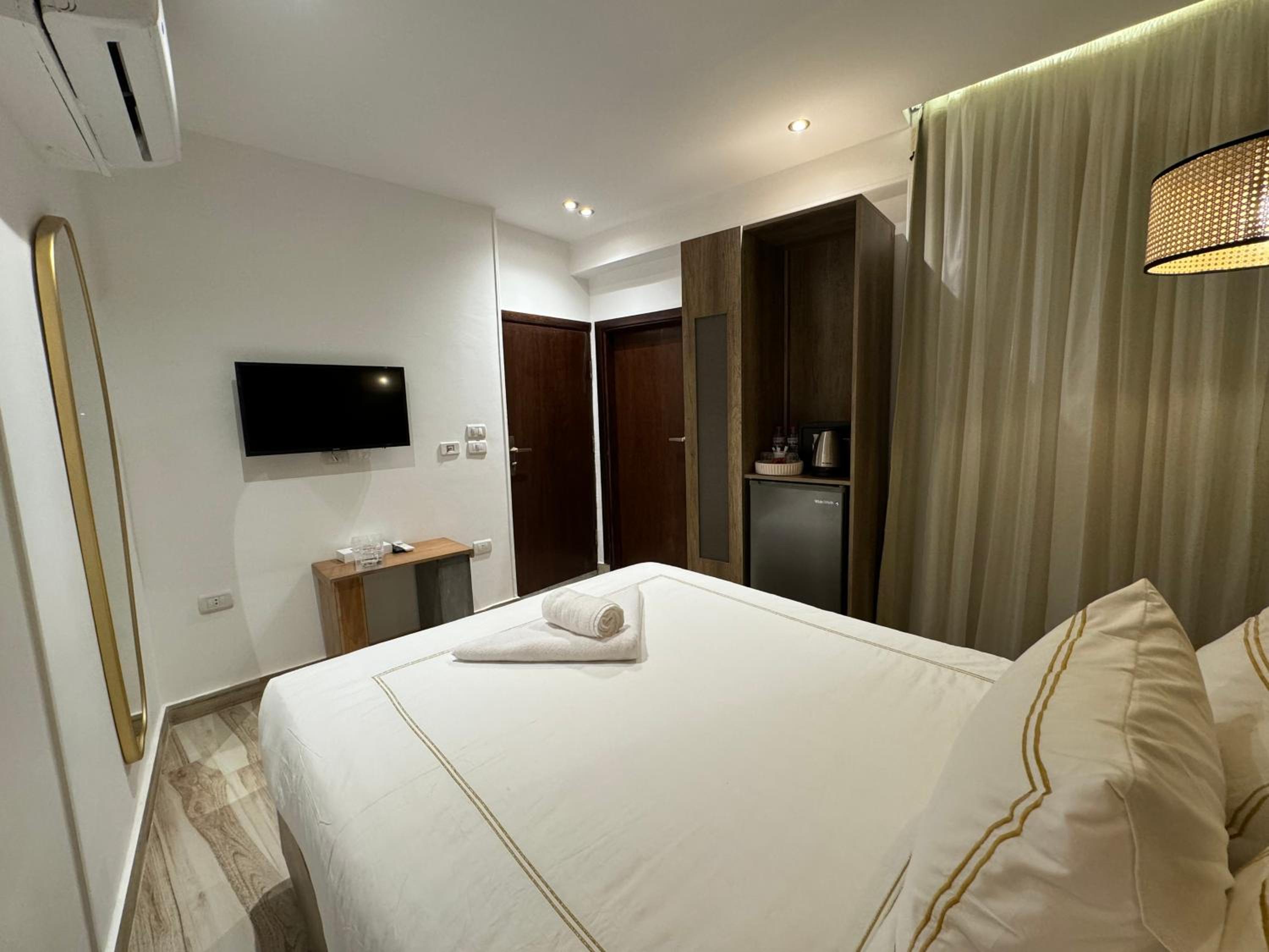 Almas Pyramids View Hotel