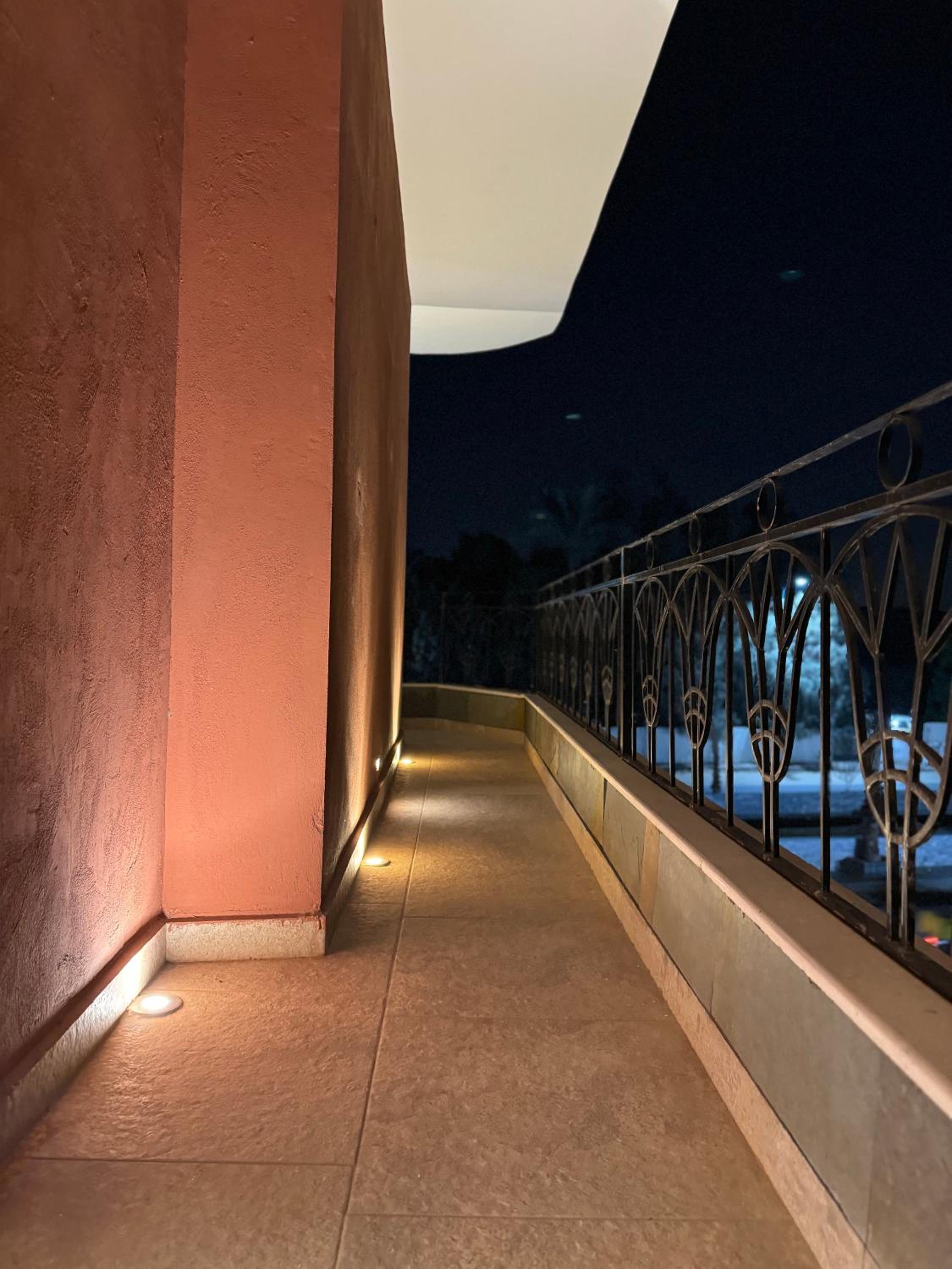 Almas Pyramids View Hotel
