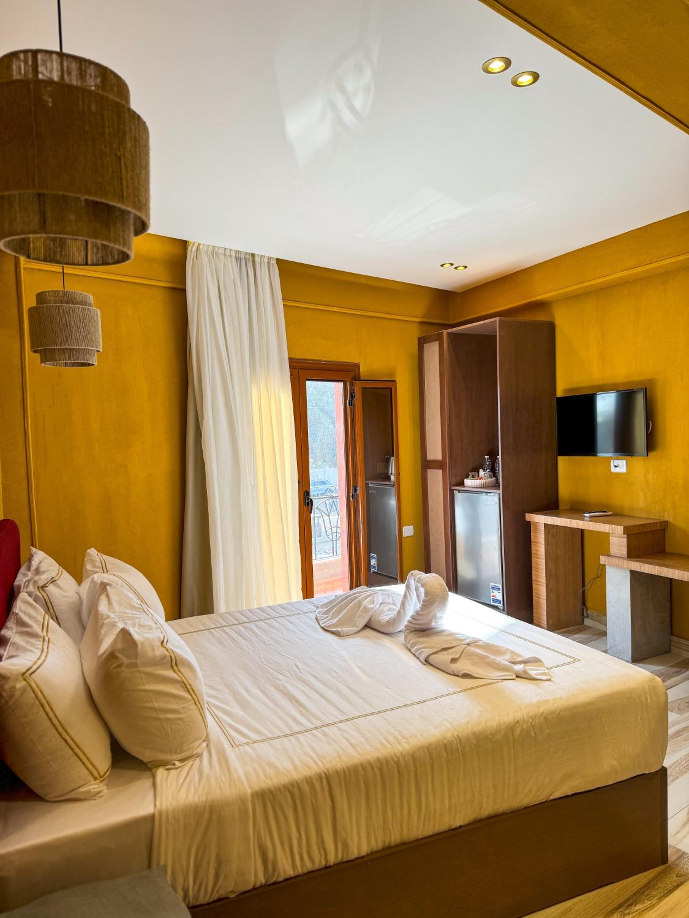 Almas Pyramids View Hotel