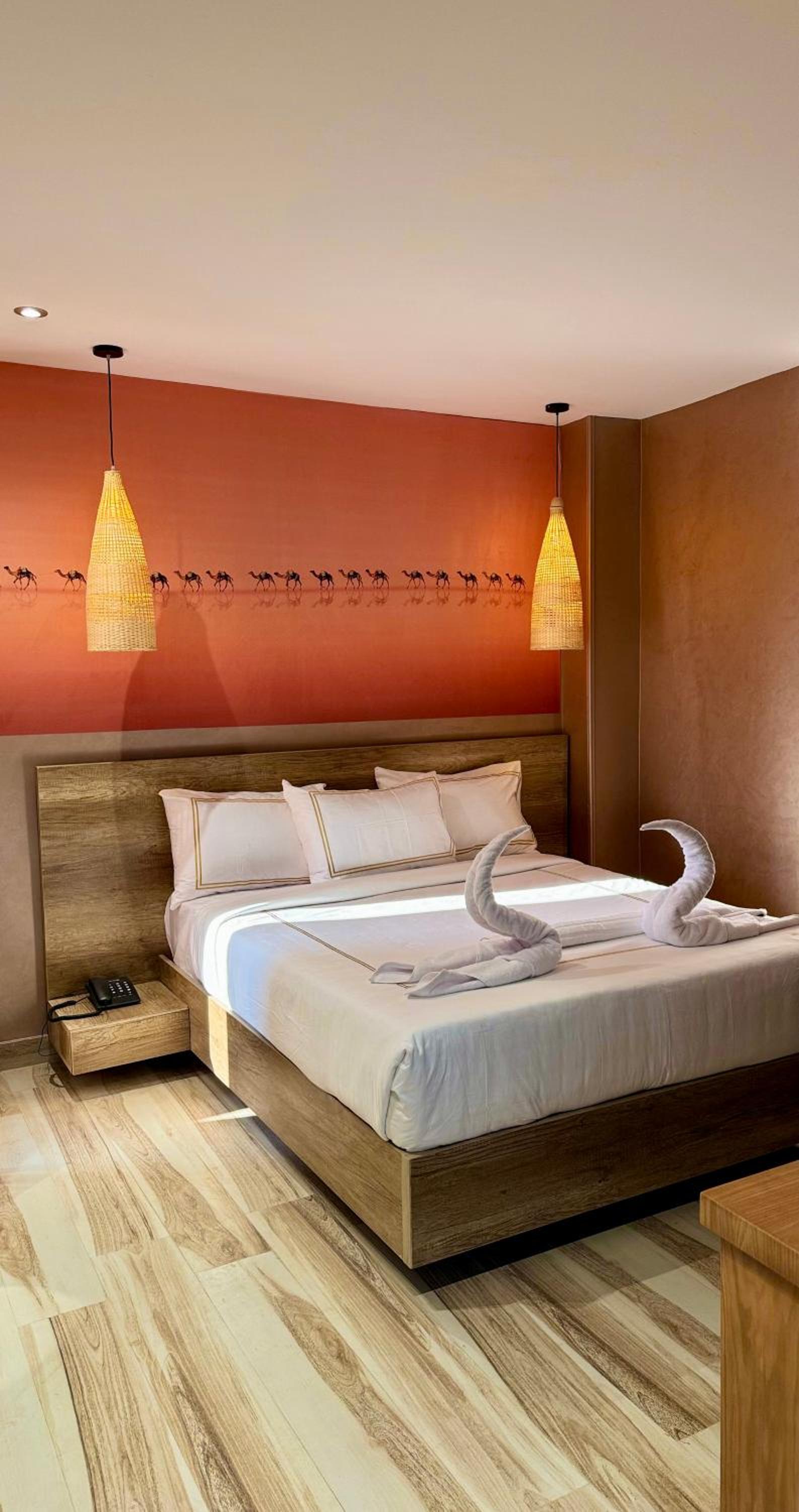 Almas Pyramids View Hotel