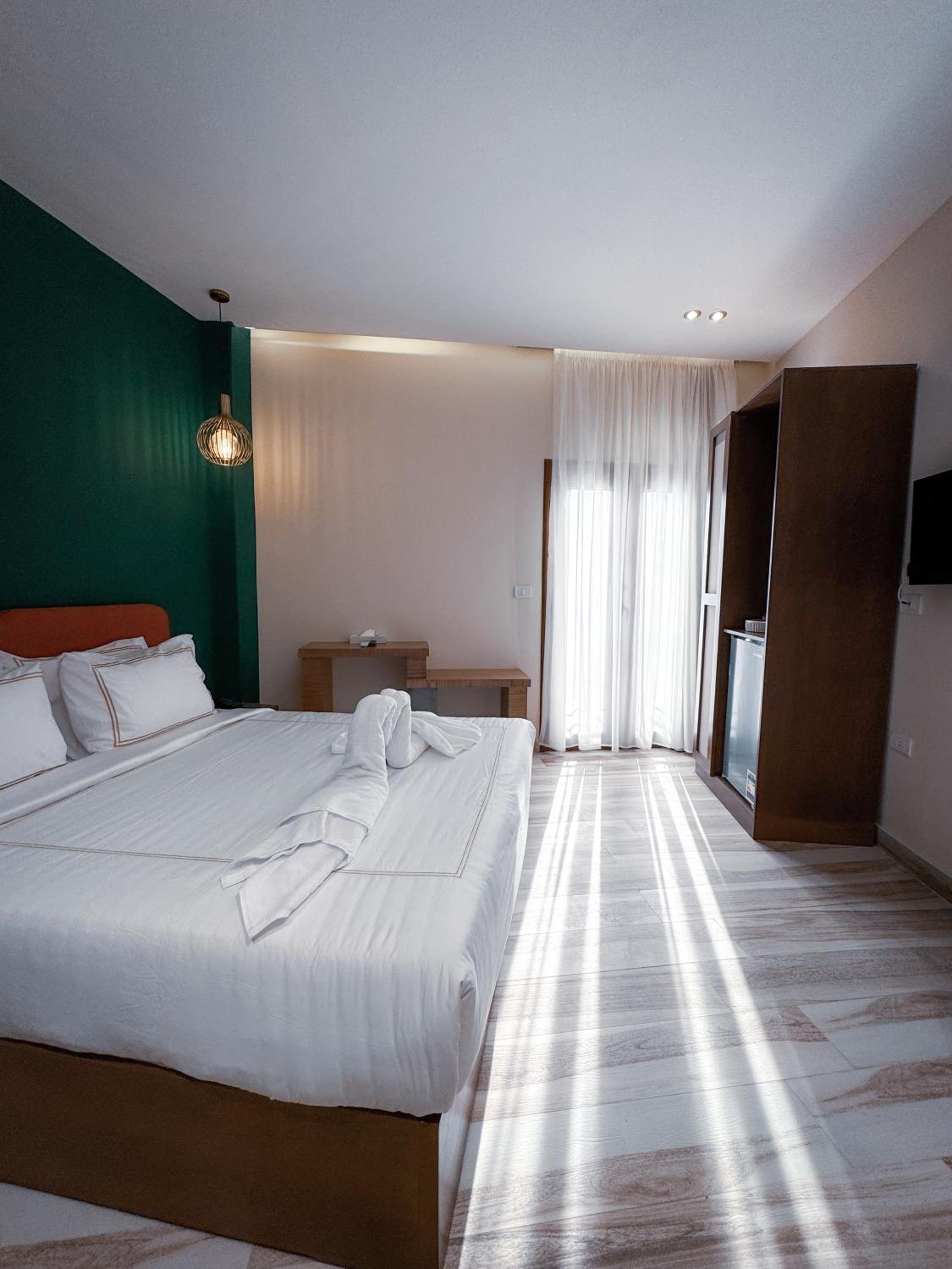 Almas Pyramids View Hotel