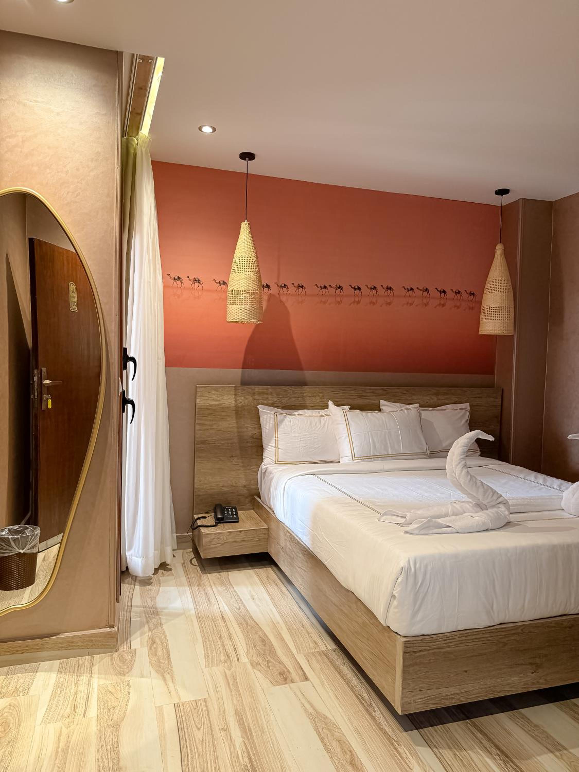 Almas Pyramids View Hotel