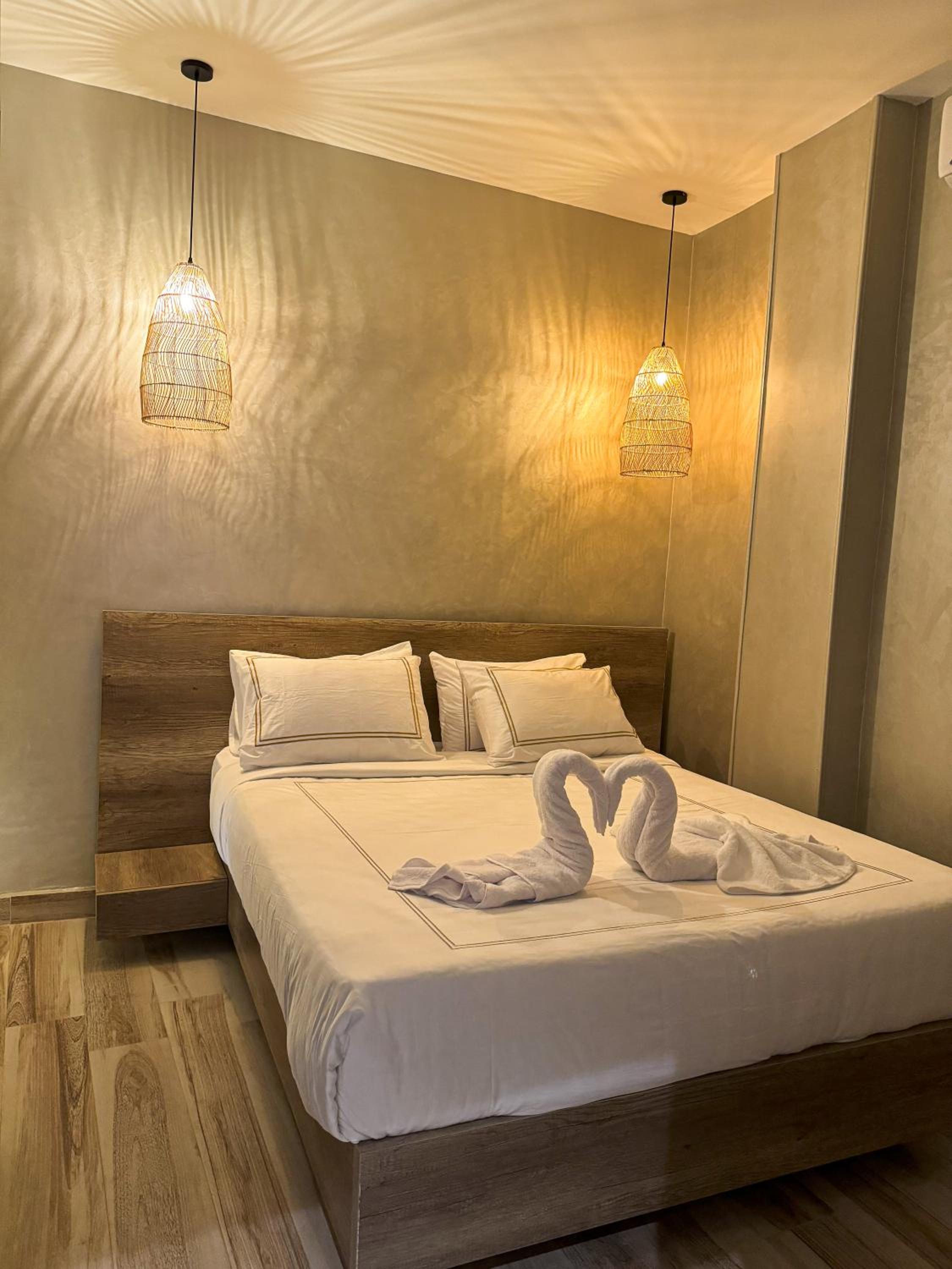 Almas Pyramids View Hotel