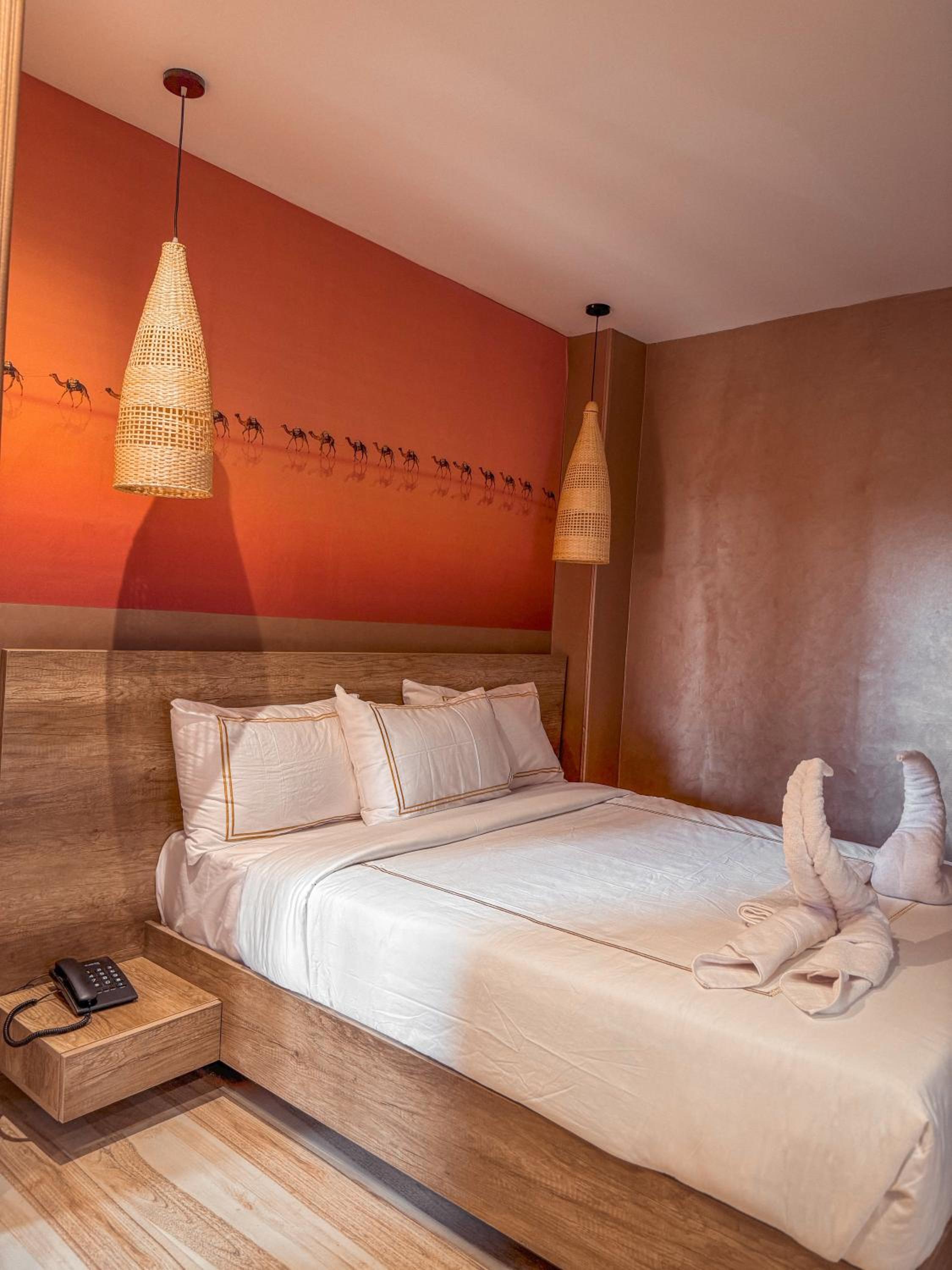 Almas Pyramids View Hotel