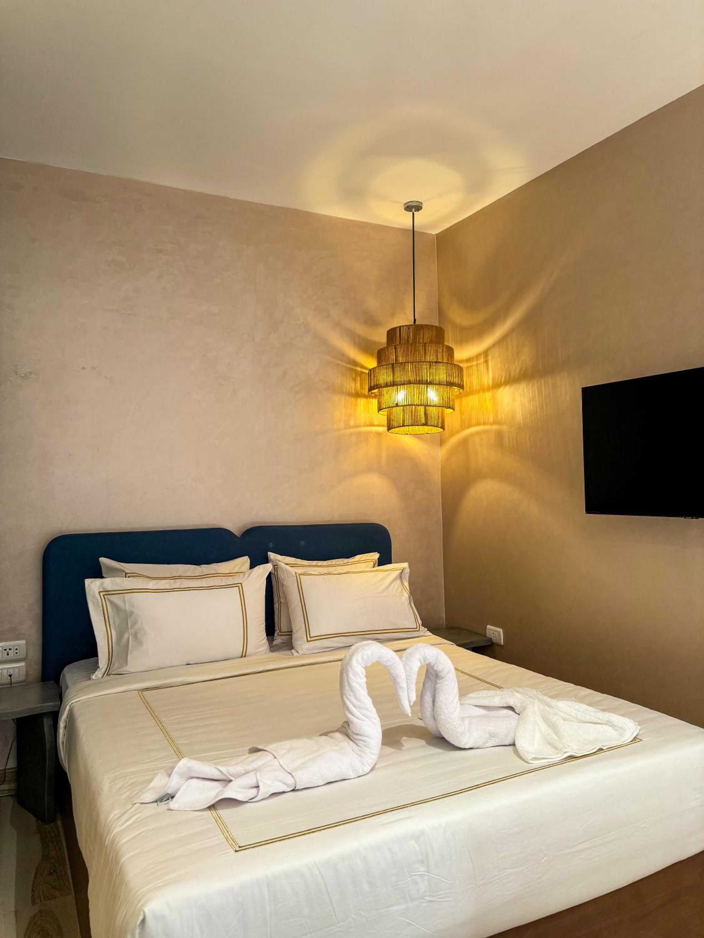 Almas Pyramids View Hotel