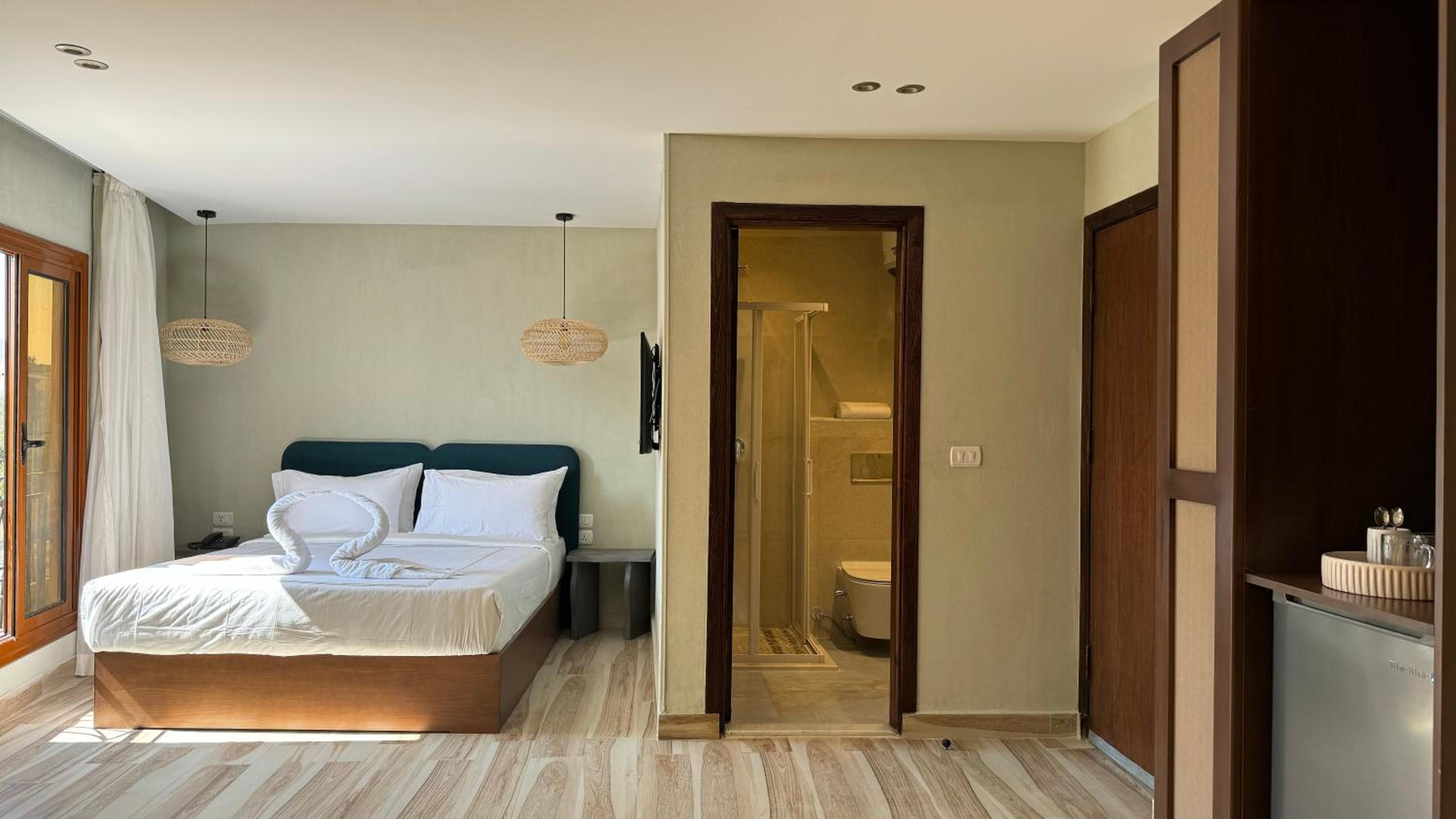 Almas Pyramids View Hotel