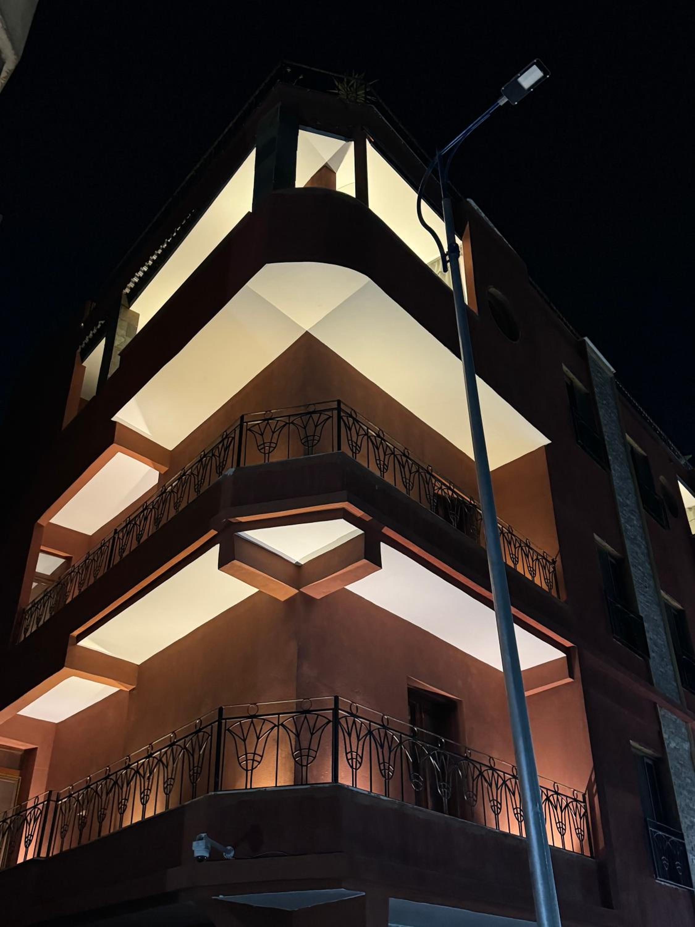 Almas Pyramids View Hotel