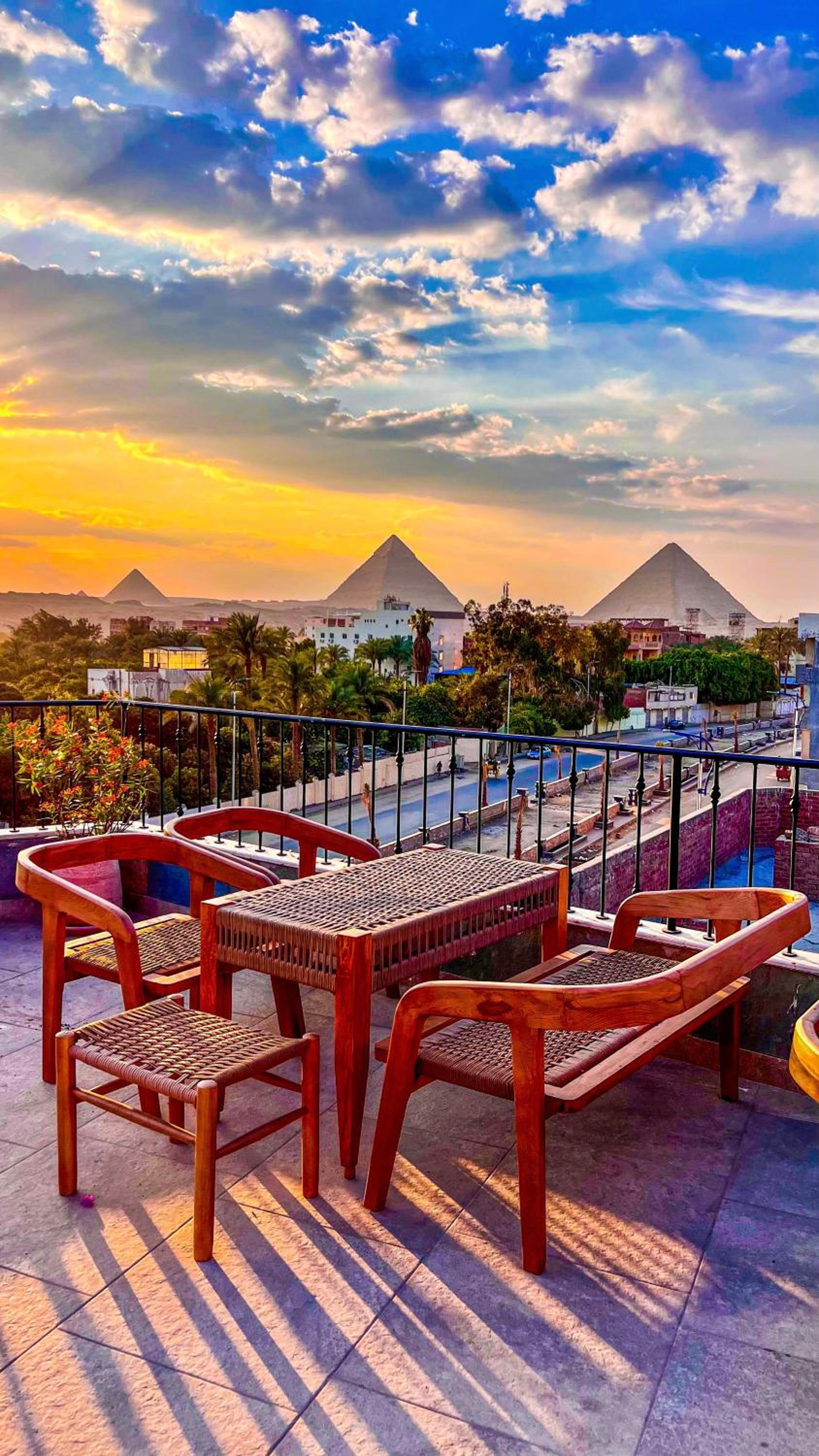 Almas Pyramids View Hotel