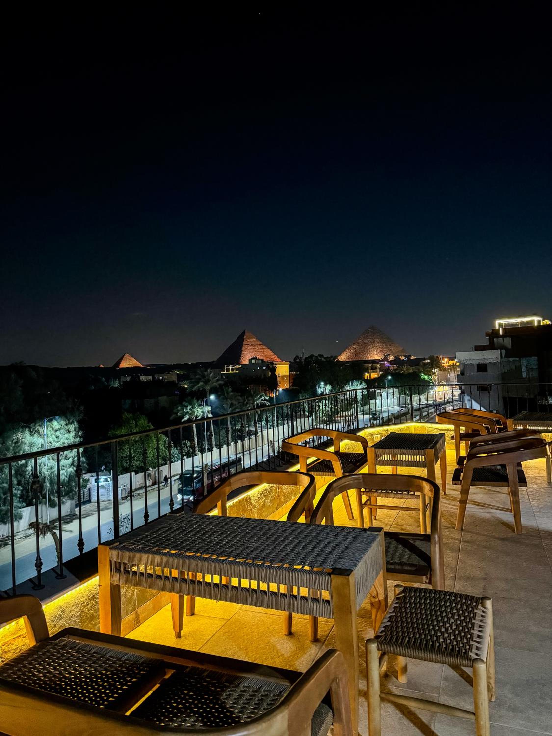 Almas Pyramids View Hotel