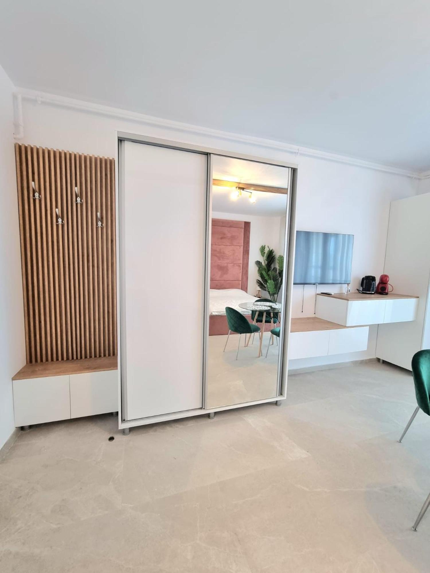 Sara - Endless Summer Mamaia Nord Apartaments