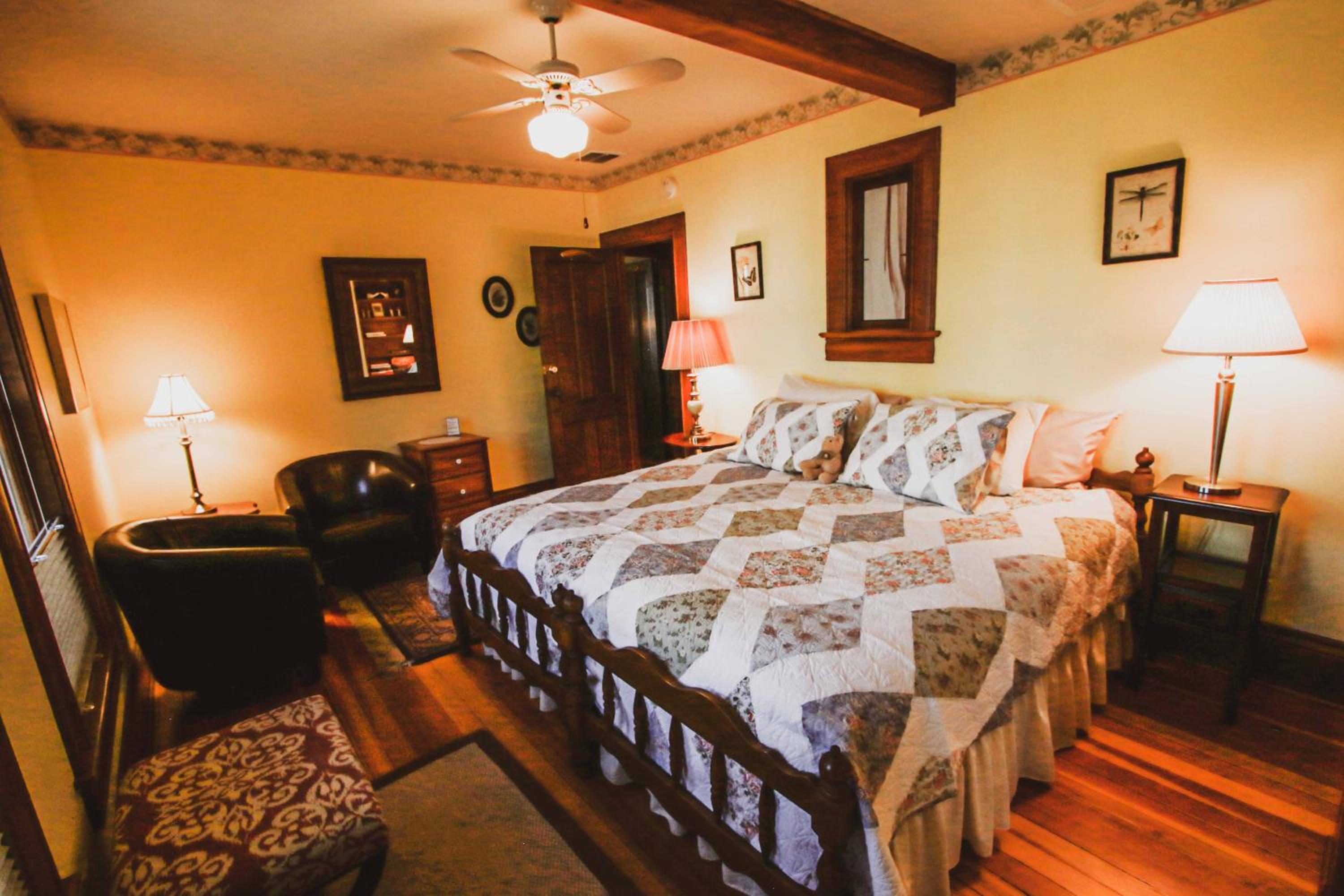 Nightingales Inn