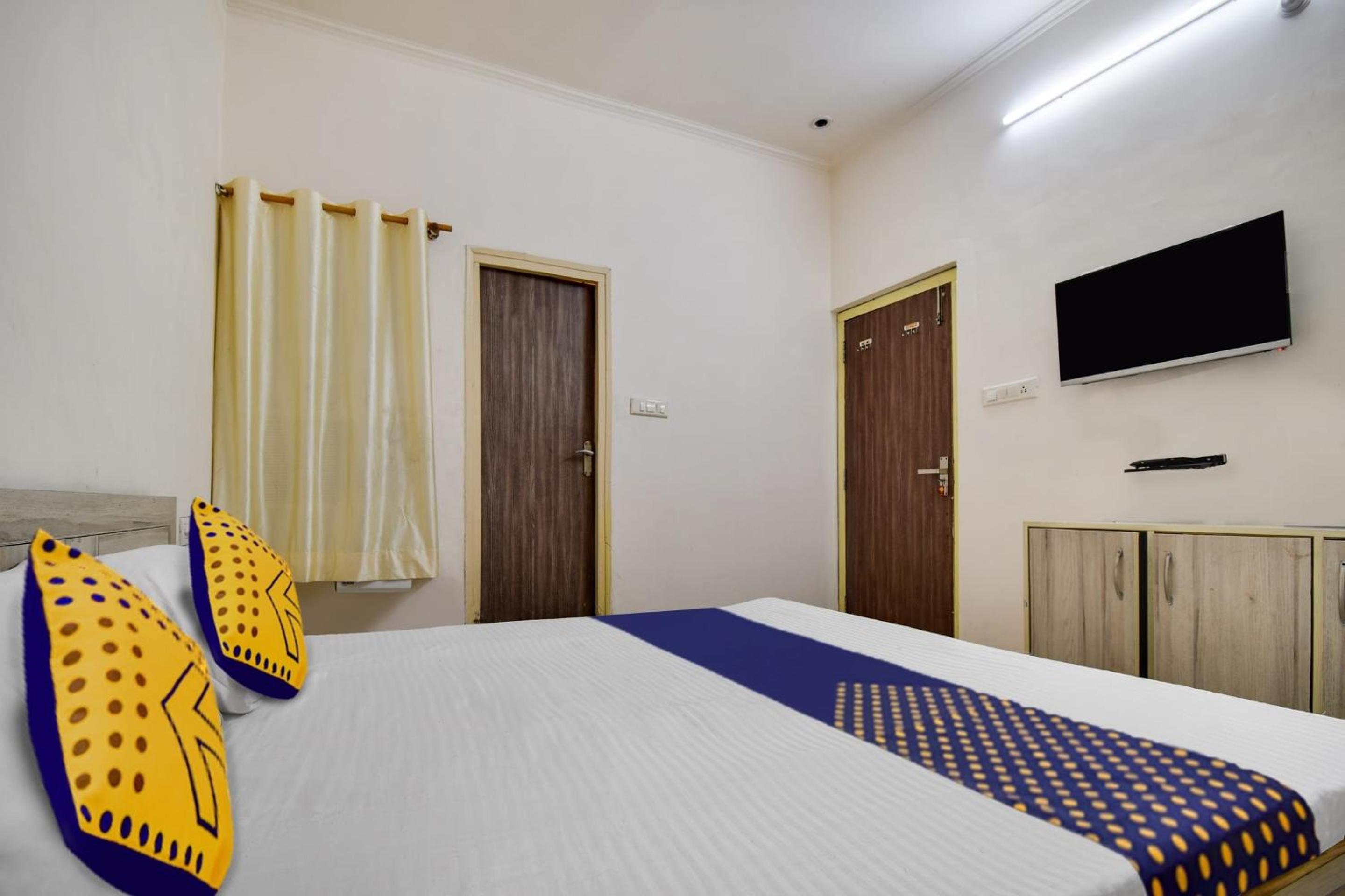 Hotel O Crown Plaza