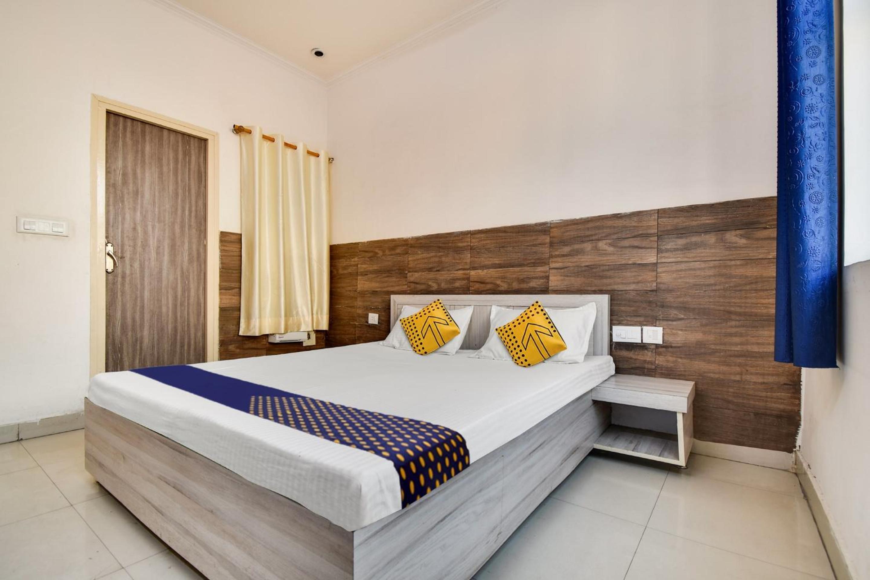 Hotel O Crown Plaza